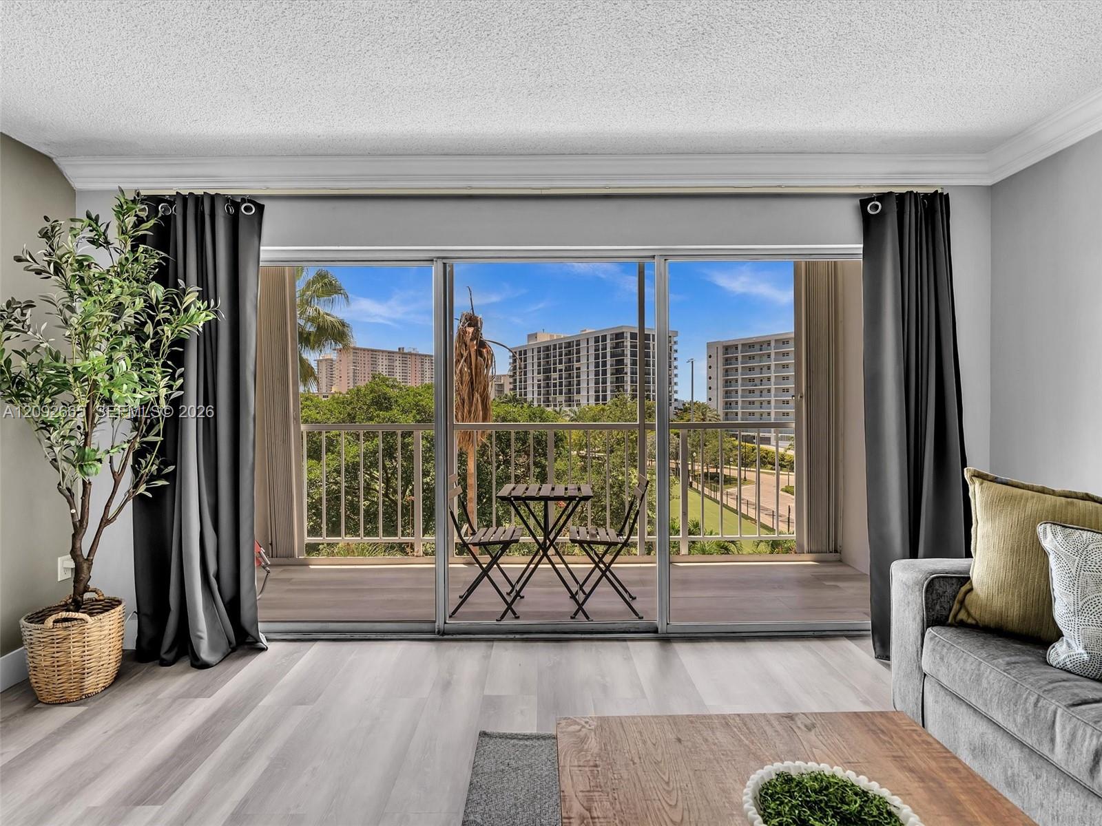 Ver detalles 510 1 / 2 1040 sq. ft. $ 2026-09-21 0 foto