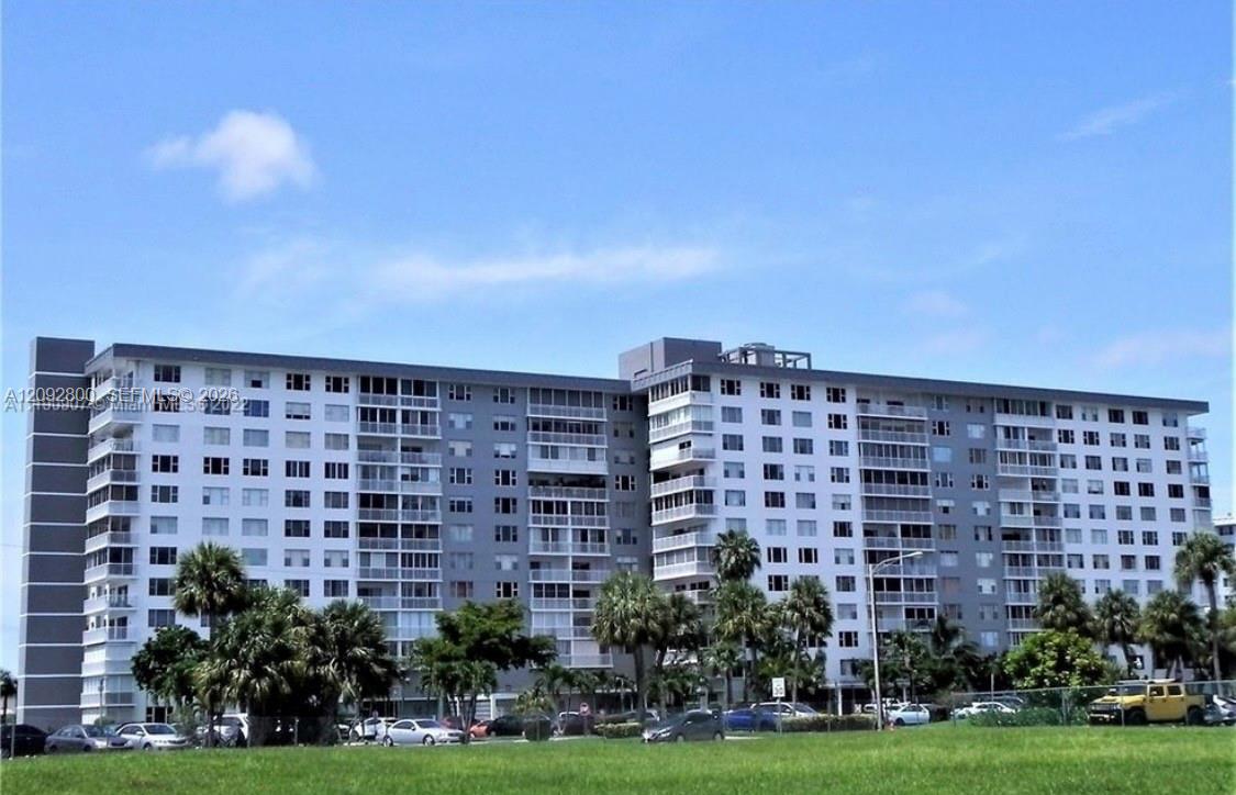 523 2 / 2 1344 sq. ft. $ 2026-09-21 0 foto