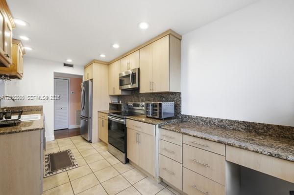 523 2 / 2 1344 sq. ft. $ 2026-09-21 0 foto