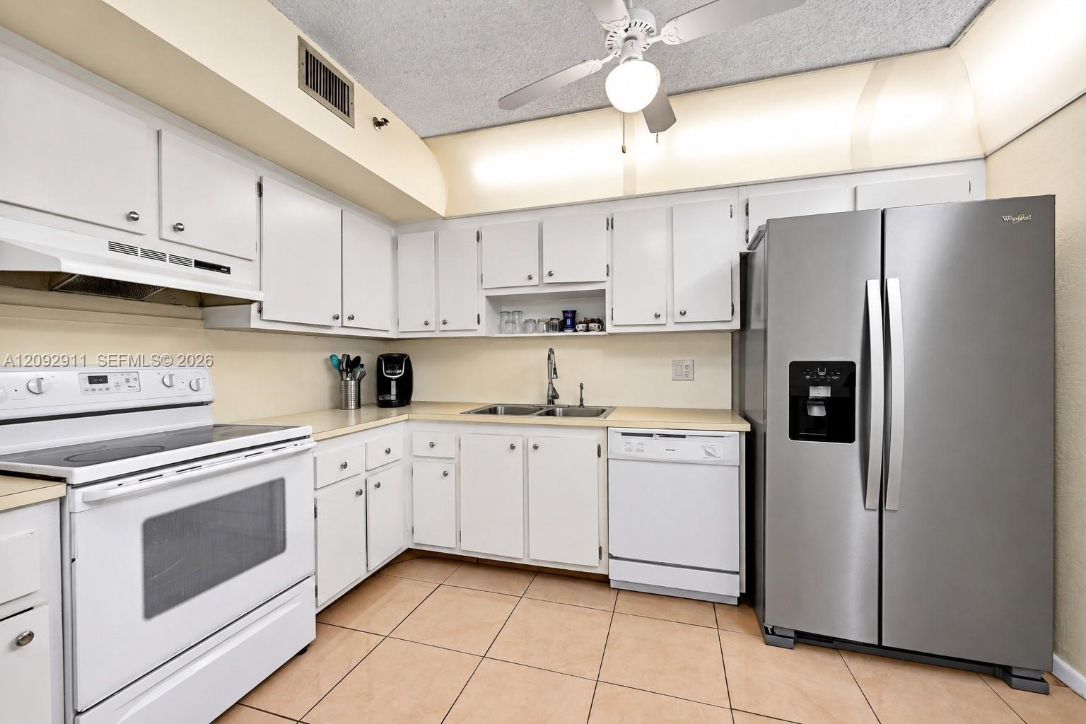 Ver detalles 401 2 / 2 1150 sq. ft. $ 2026-09-21 0 foto