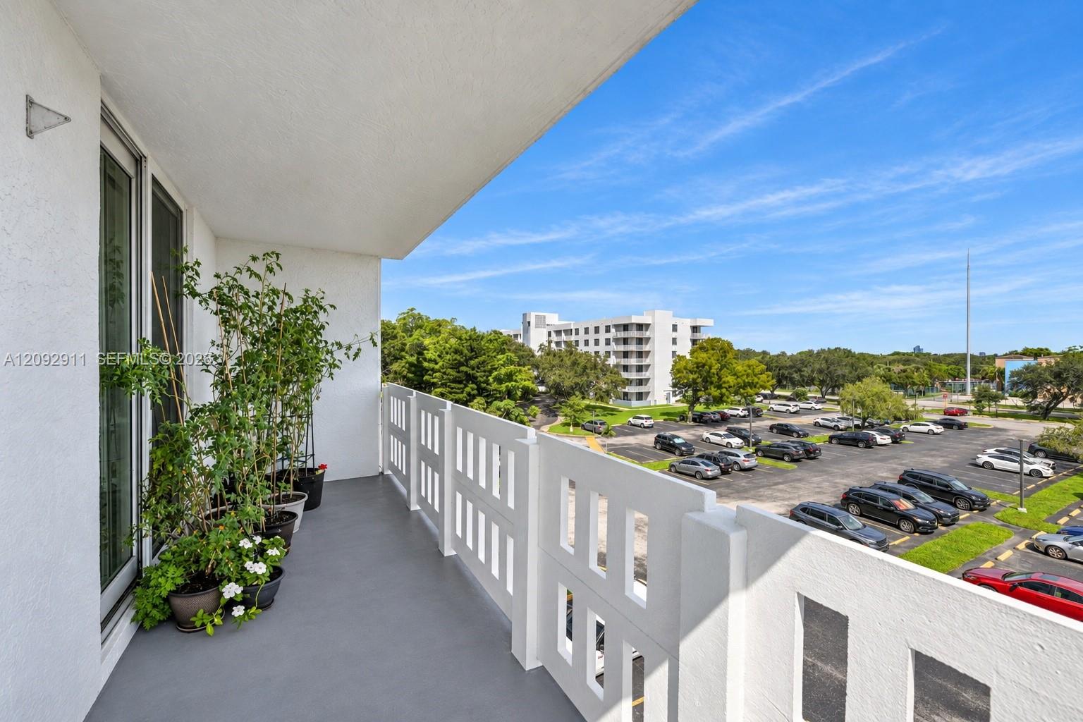 Ver detalles 401 2 / 2 1150 sq. ft. $ 2026-09-21 0 foto