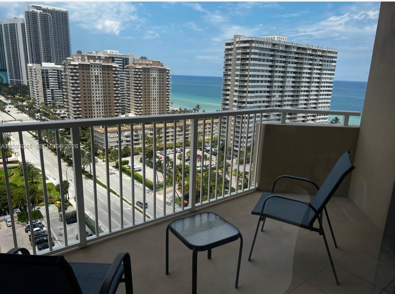 See details 17M 1 / 2 870 sq. ft. $ 2026-09-21 0 Photo