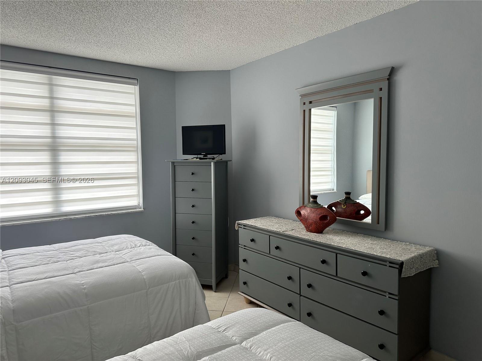 See details 17M 1 / 2 870 sq. ft. $ 2026-09-21 0 Photo