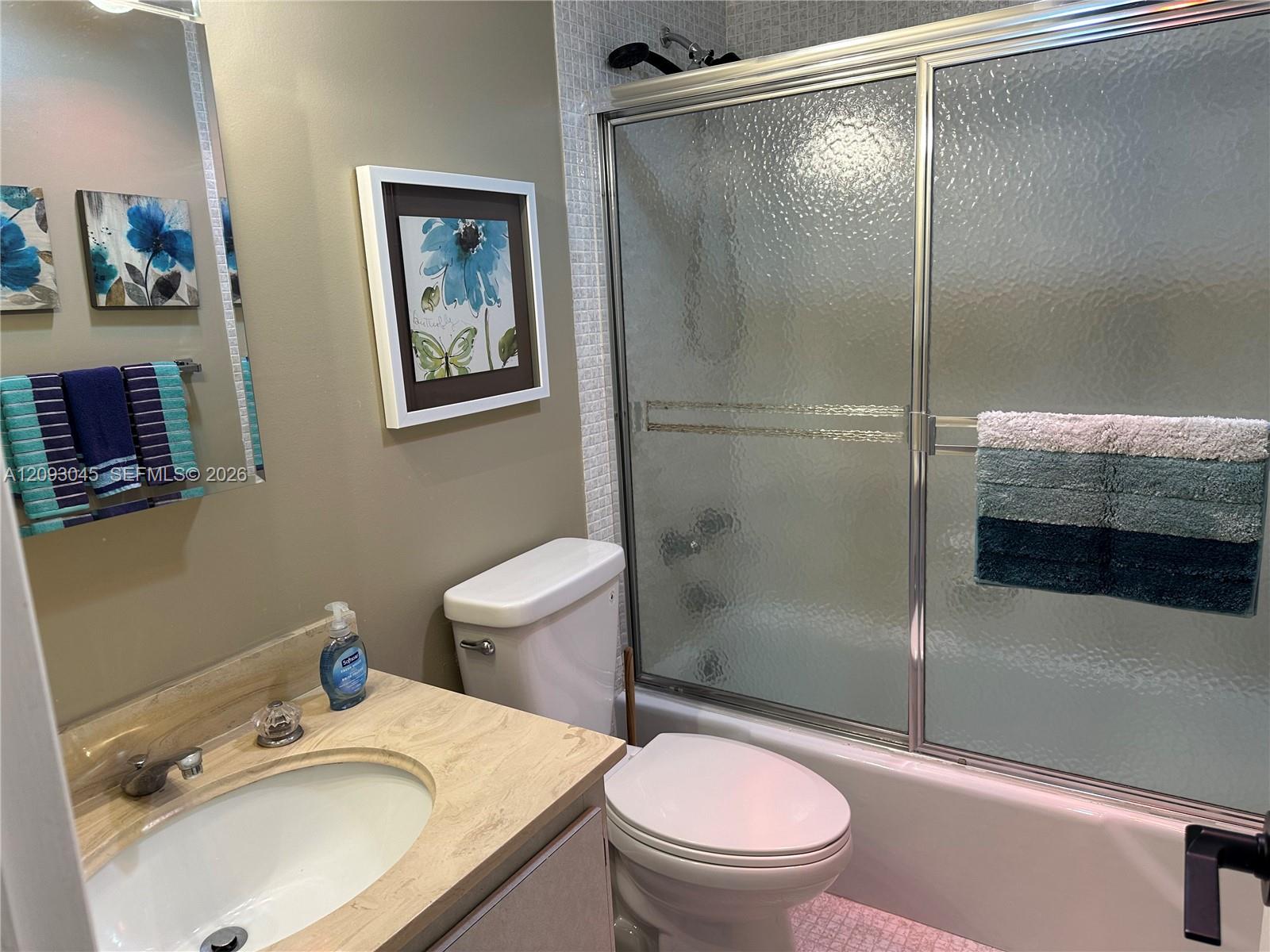 See details 17M 1 / 2 870 sq. ft. $ 2026-09-21 0 Photo