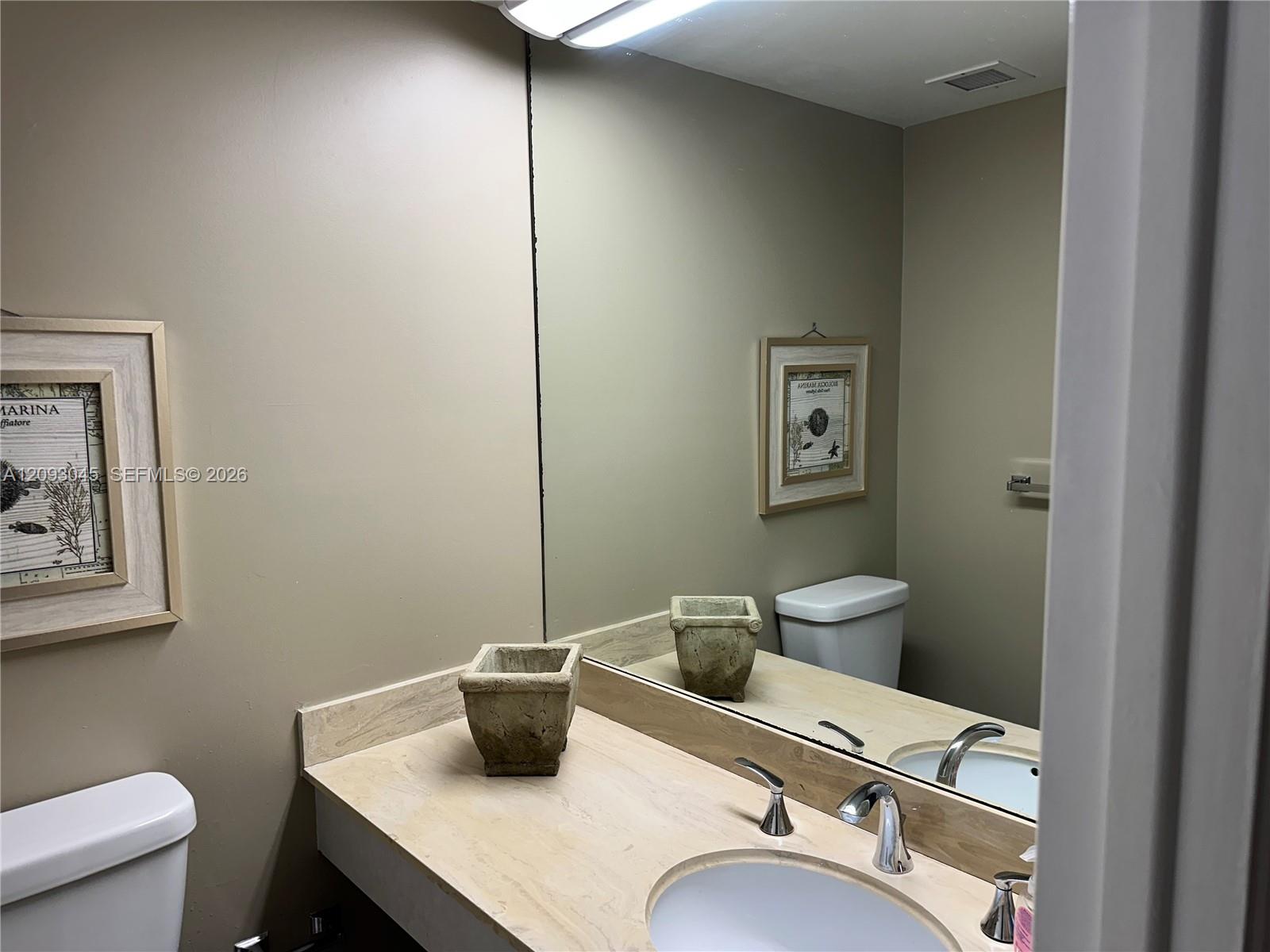 See details 17M 1 / 2 870 sq. ft. $ 2026-09-21 0 Photo