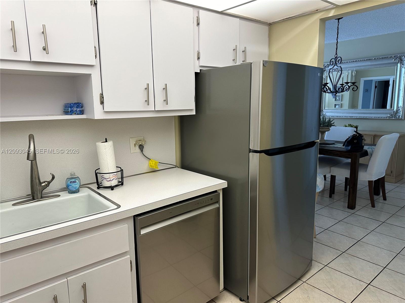 See details 17M 1 / 2 870 sq. ft. $ 2026-09-21 0 Photo