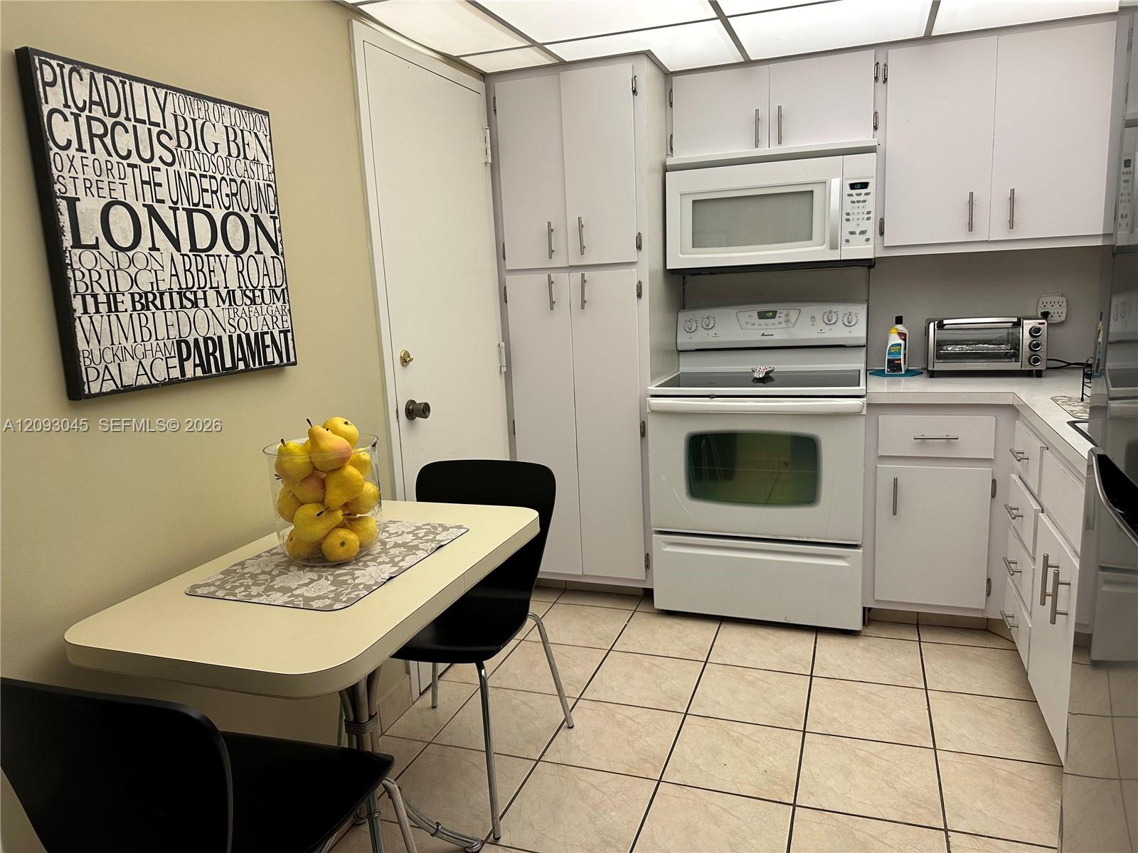 See details 17M 1 / 2 870 sq. ft. $ 2026-09-21 0 Photo