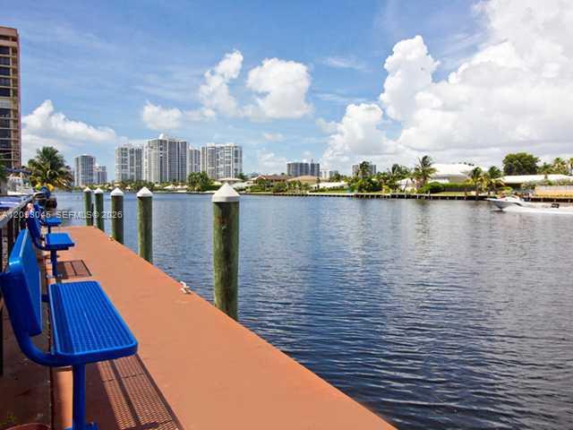 See details 17M 1 / 2 870 sq. ft. $ 2026-09-21 0 Photo