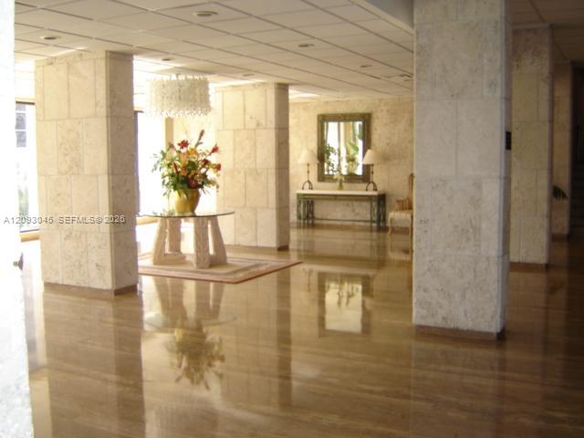 See details 17M 1 / 2 870 sq. ft. $ 2026-09-21 0 Photo