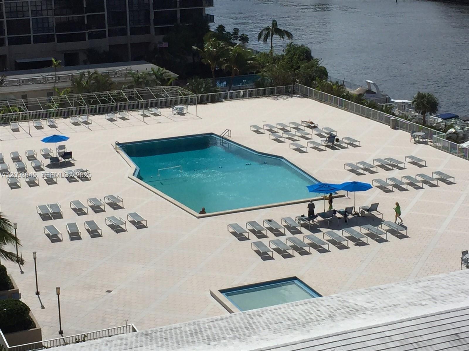 See details 17M 1 / 2 870 sq. ft. $ 2026-09-21 0 Photo