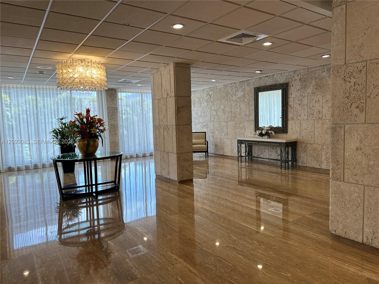 See details 17M 1 / 2 870 sq. ft. $ 2026-09-21 0 Photo
