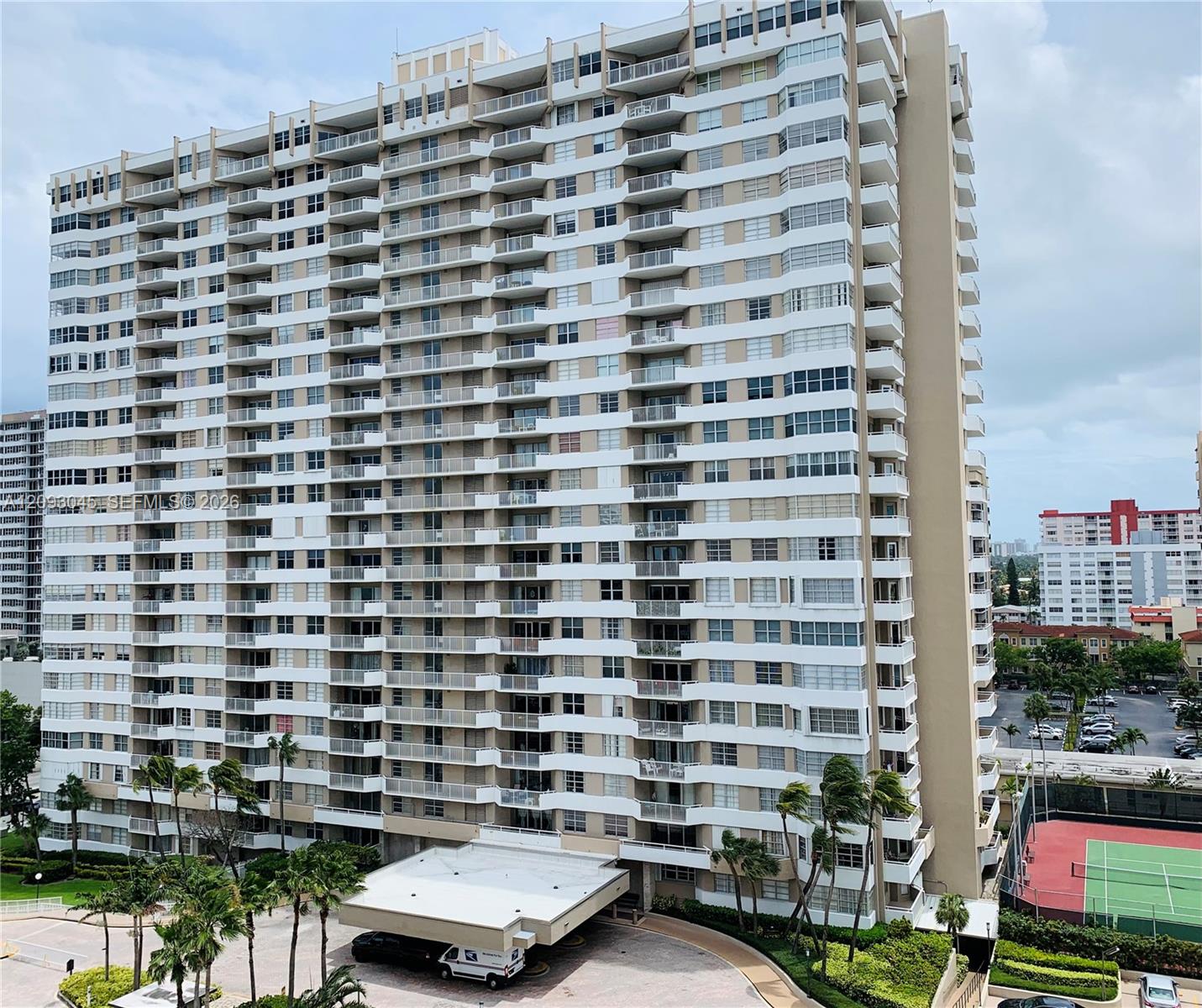 See details 17M 1 / 2 870 sq. ft. $ 2026-09-21 0 Photo
