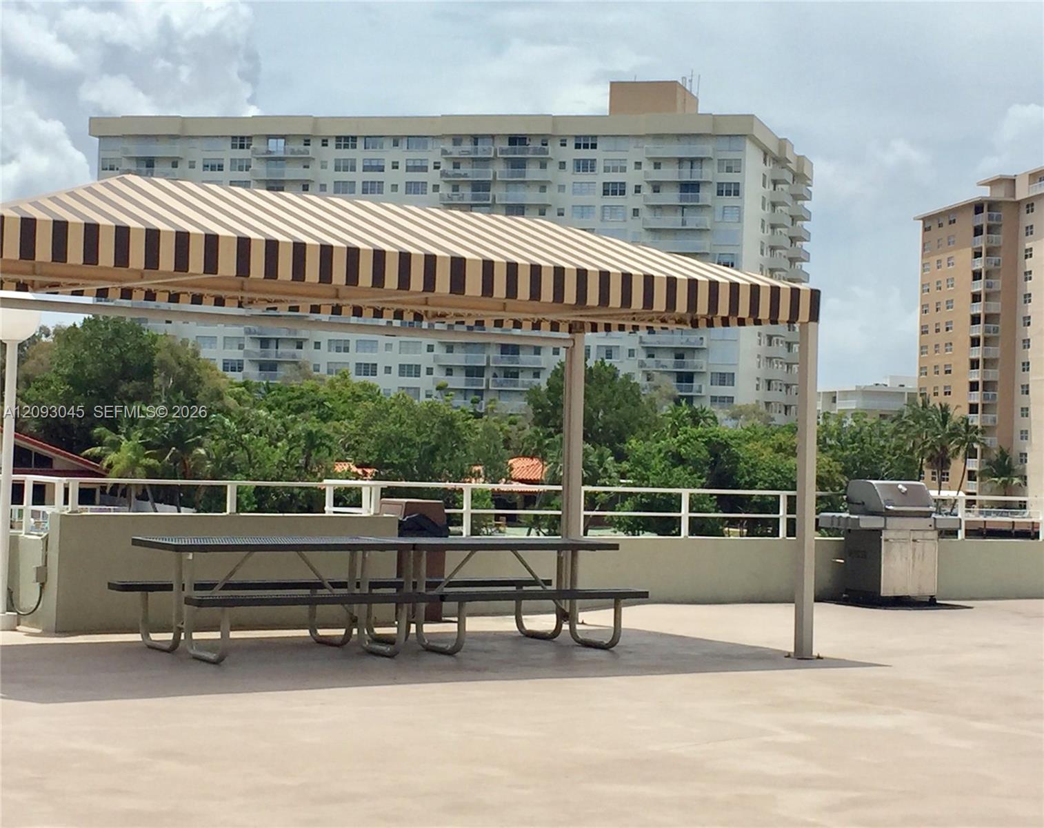 See details 17M 1 / 2 870 sq. ft. $ 2026-09-21 0 Photo