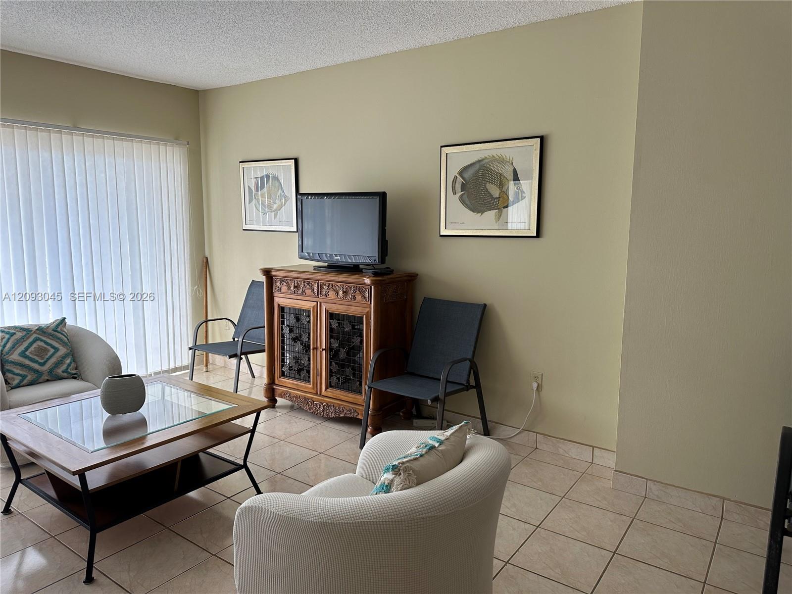 See details 17M 1 / 2 870 sq. ft. $ 2026-09-21 0 Photo