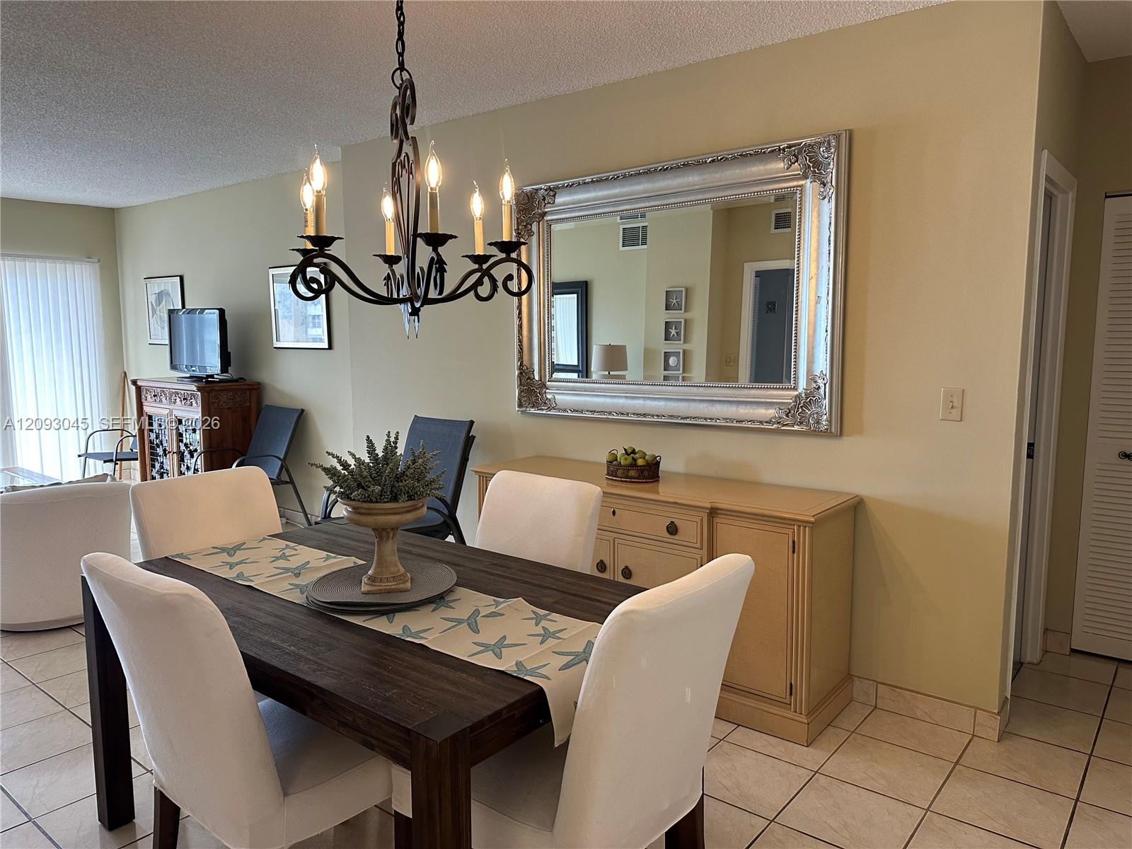 See details 17M 1 / 2 870 sq. ft. $ 2026-09-21 0 Photo