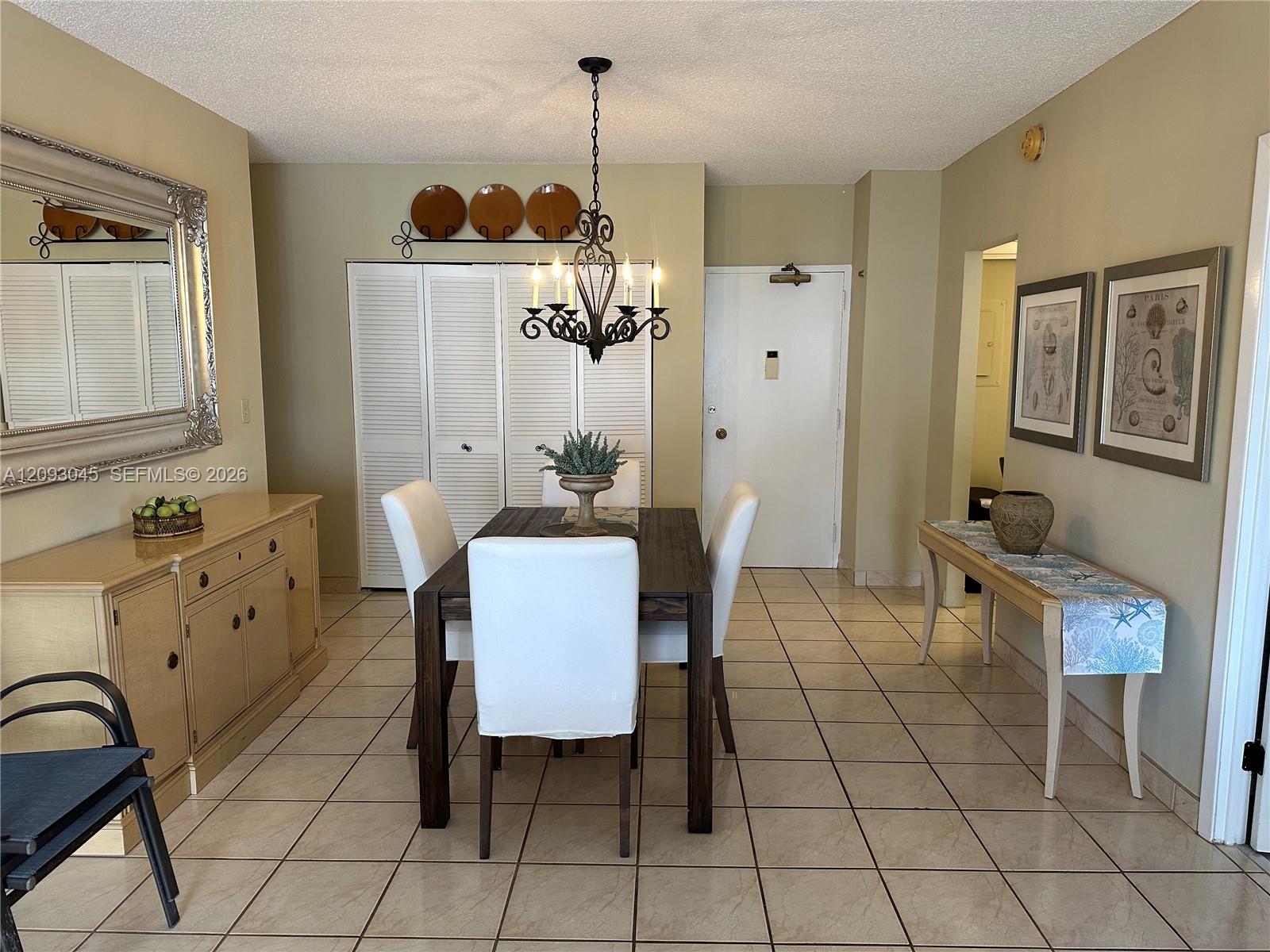 See details 17M 1 / 2 870 sq. ft. $ 2026-09-21 0 Photo