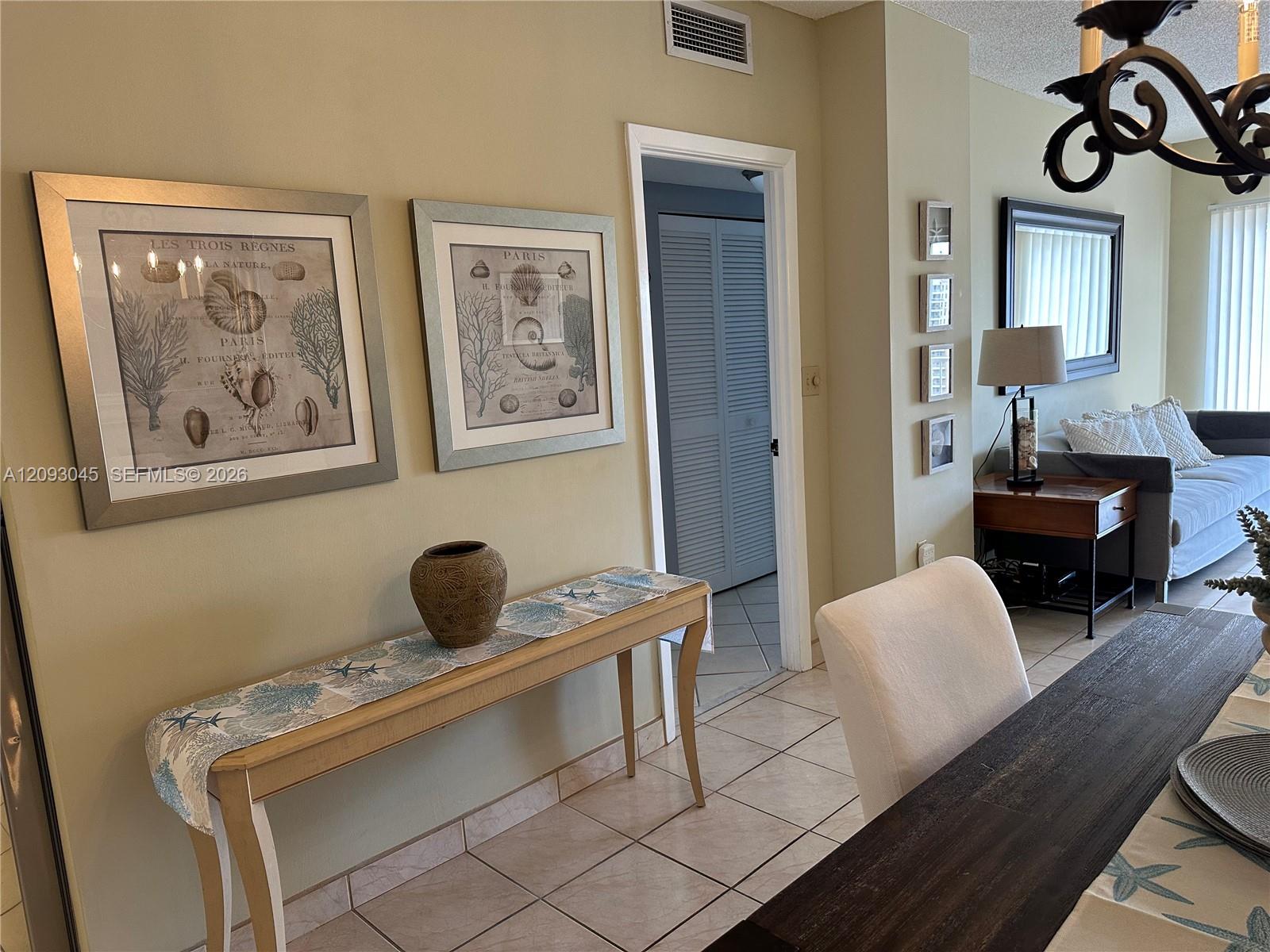 See details 17M 1 / 2 870 sq. ft. $ 2026-09-21 0 Photo
