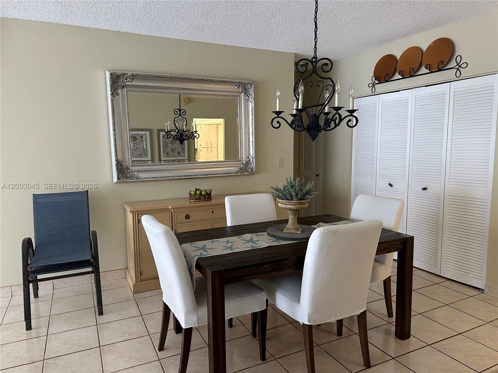 See details 17M 1 / 2 870 sq. ft. $ 2026-09-21 0 Photo