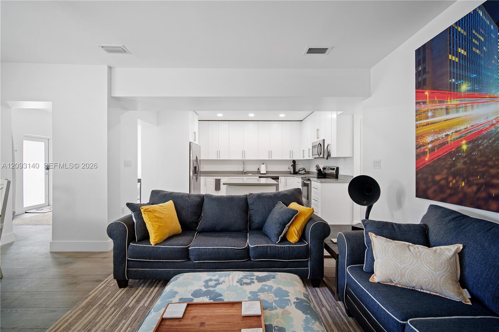   /  4151 sq. ft. $ 2026-10-01 0 foto