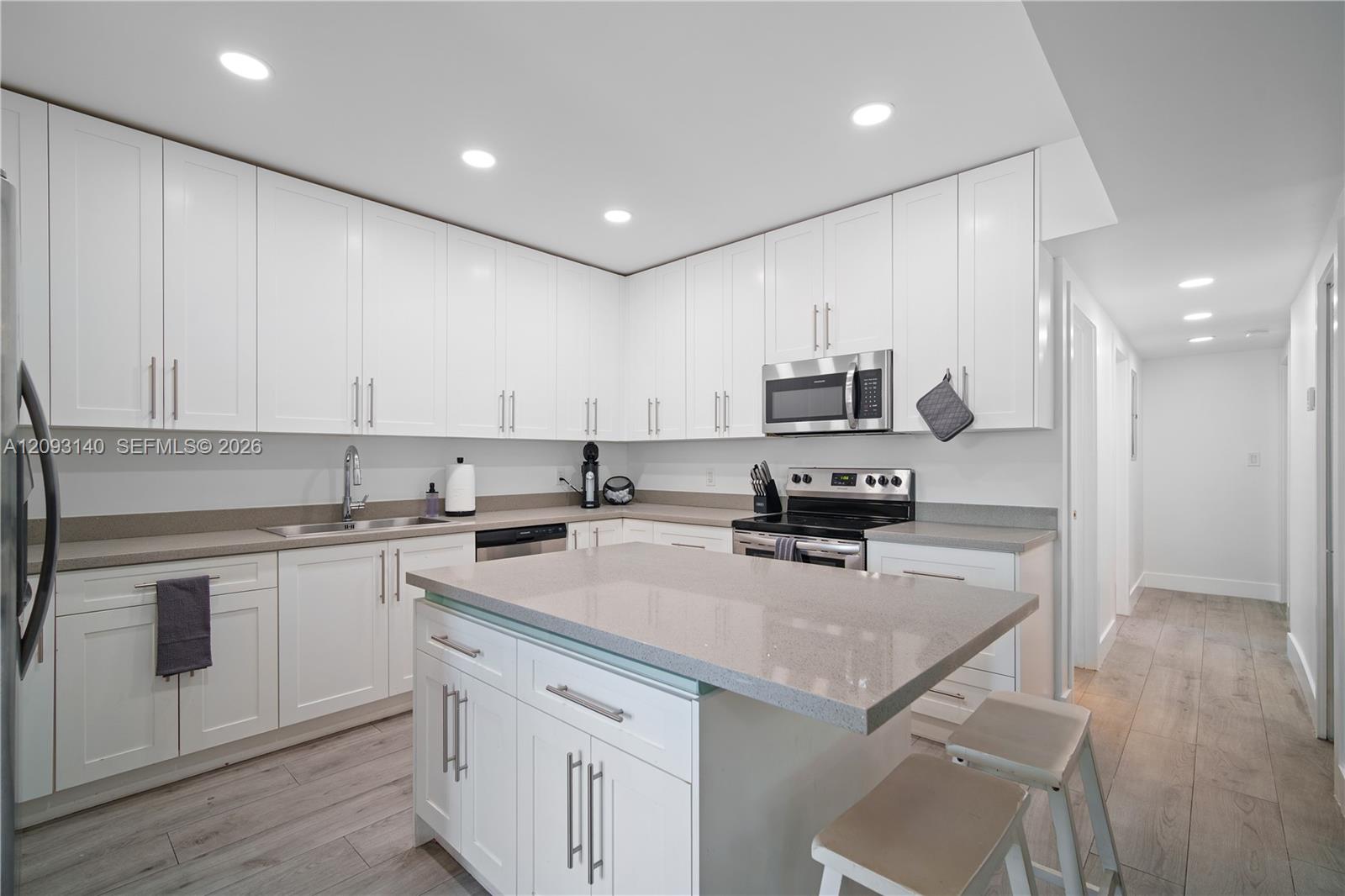   /  4151 sq. ft. $ 2026-10-01 0 foto