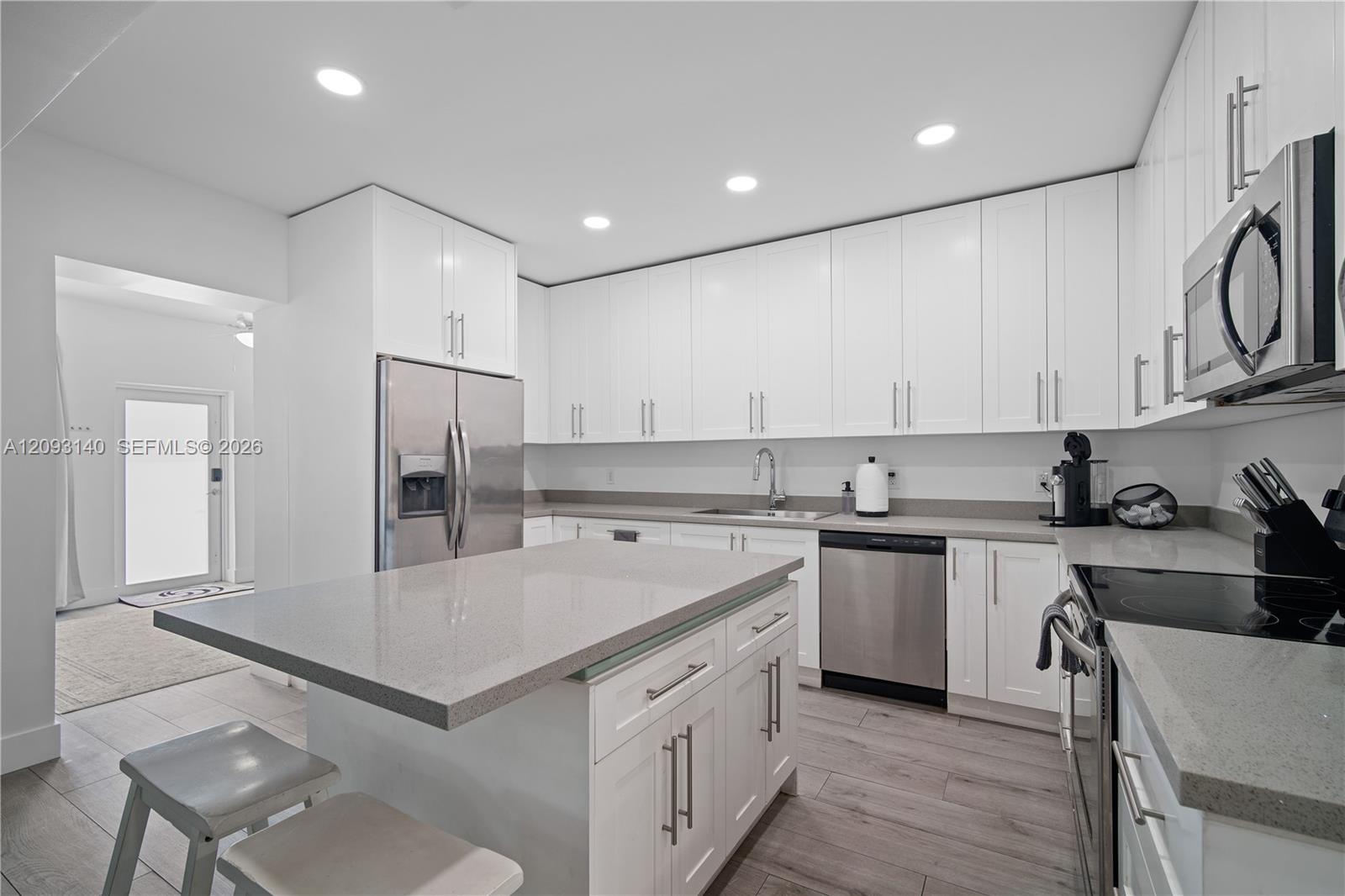   /  4151 sq. ft. $ 2026-10-01 0 foto