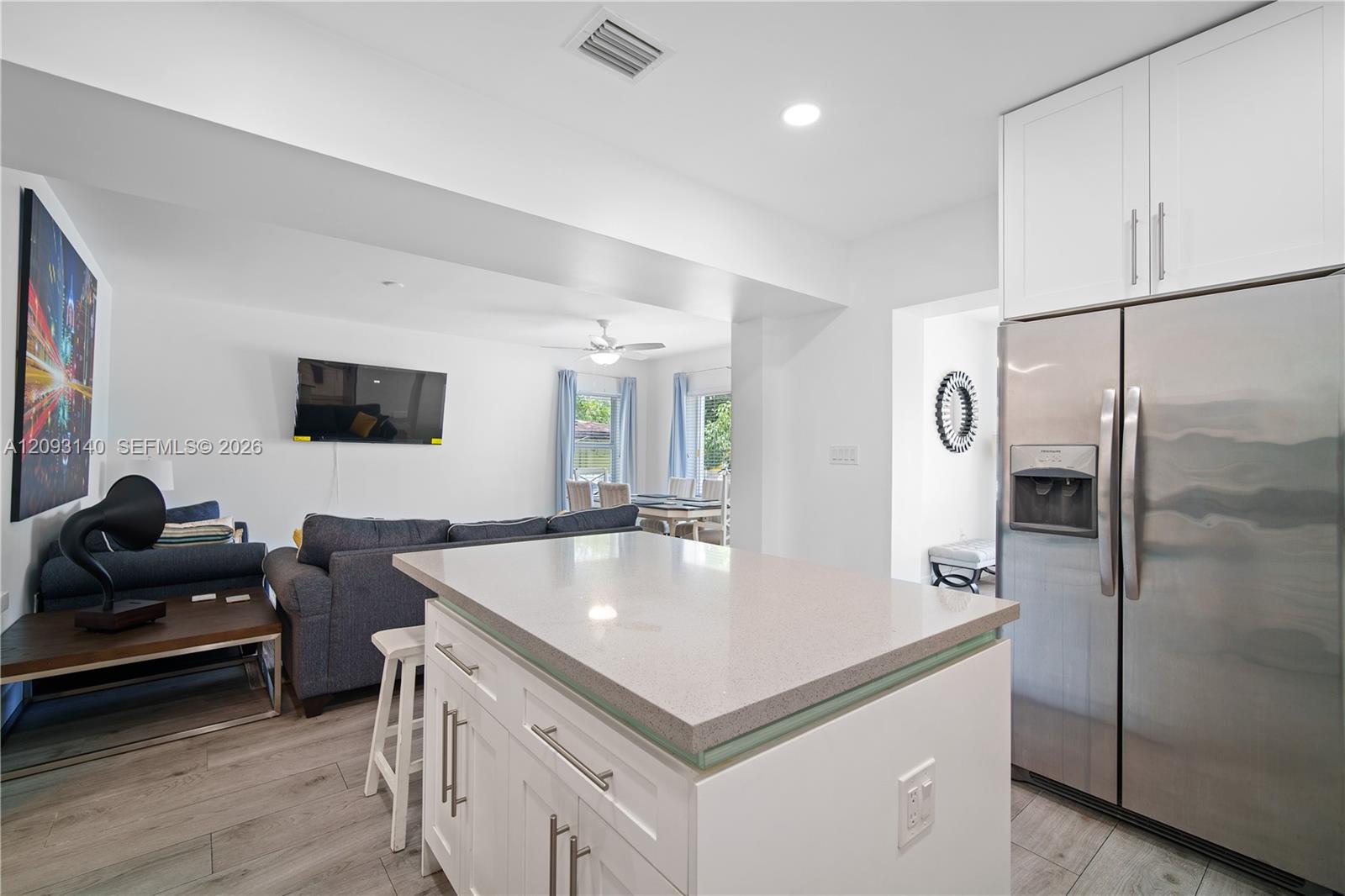   /  4151 sq. ft. $ 2026-10-01 0 foto