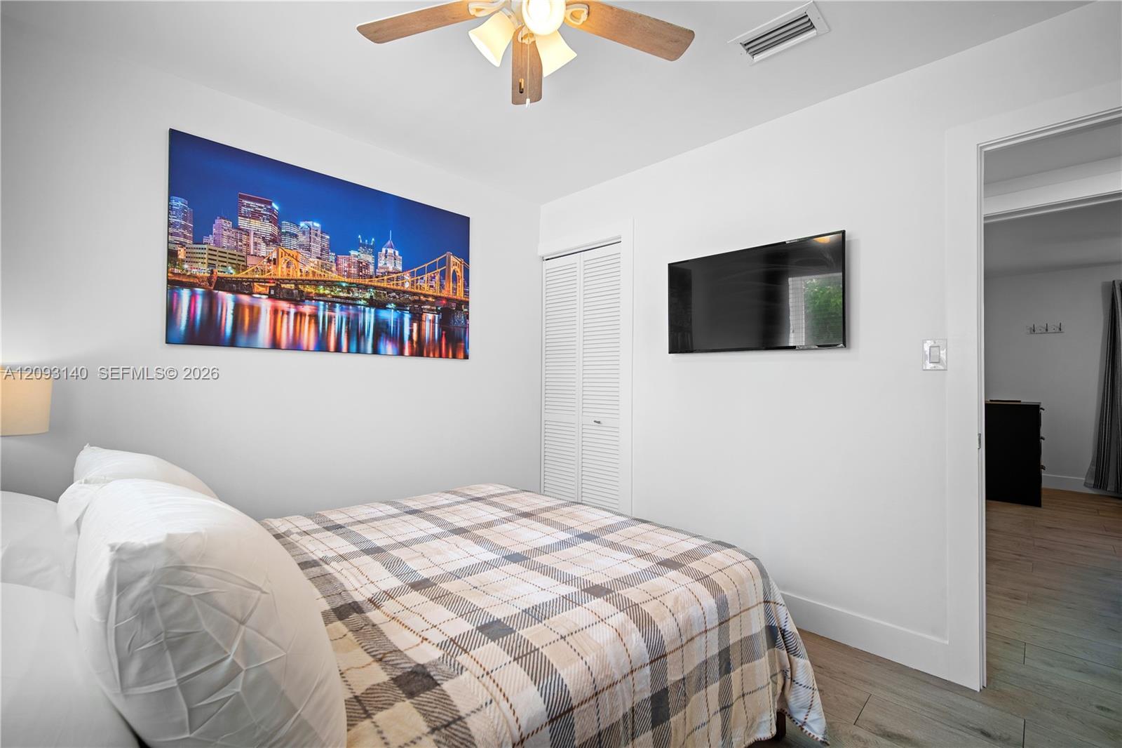   /  4151 sq. ft. $ 2026-10-01 0 foto