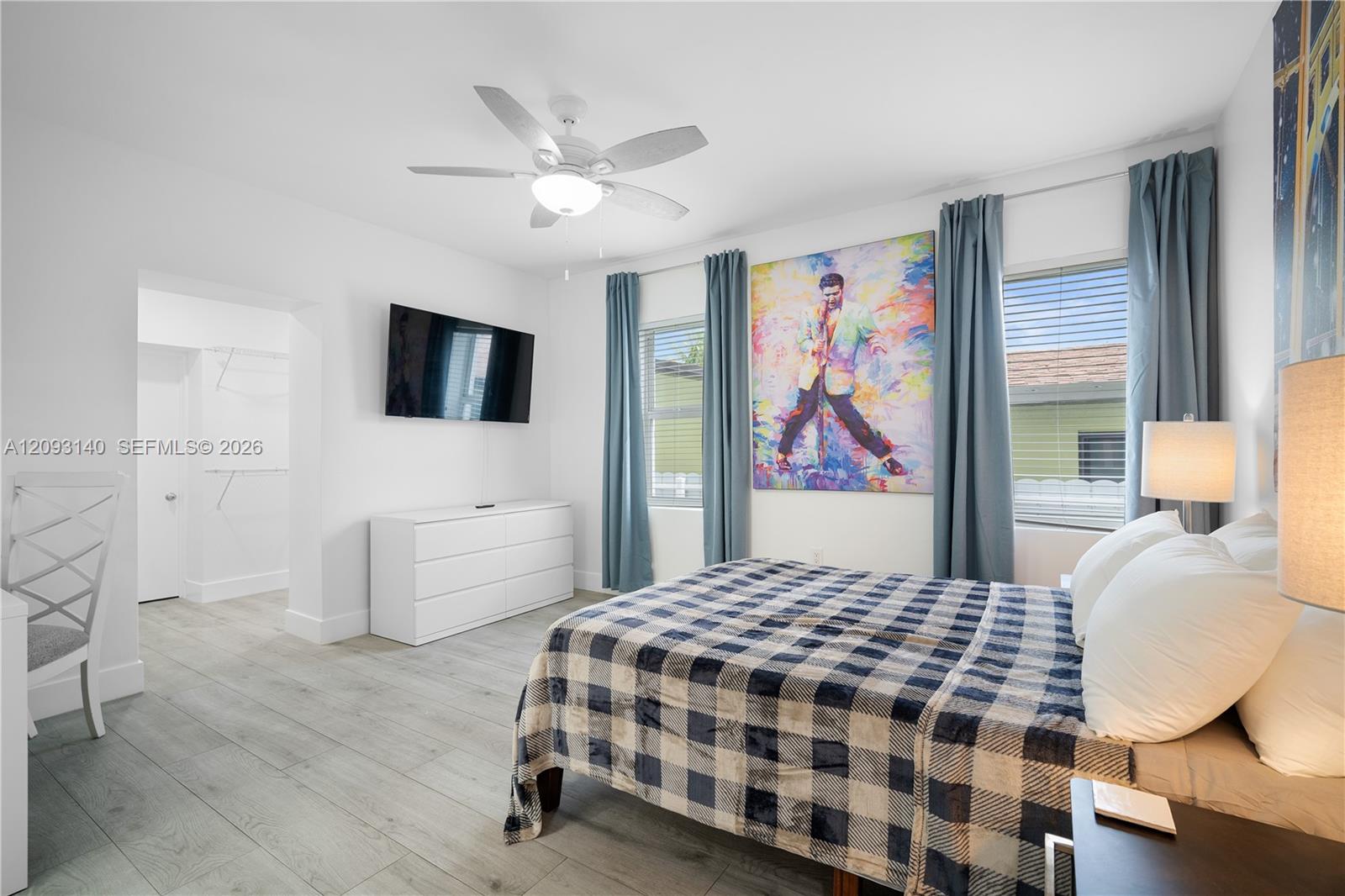   /  4151 sq. ft. $ 2026-10-01 0 foto