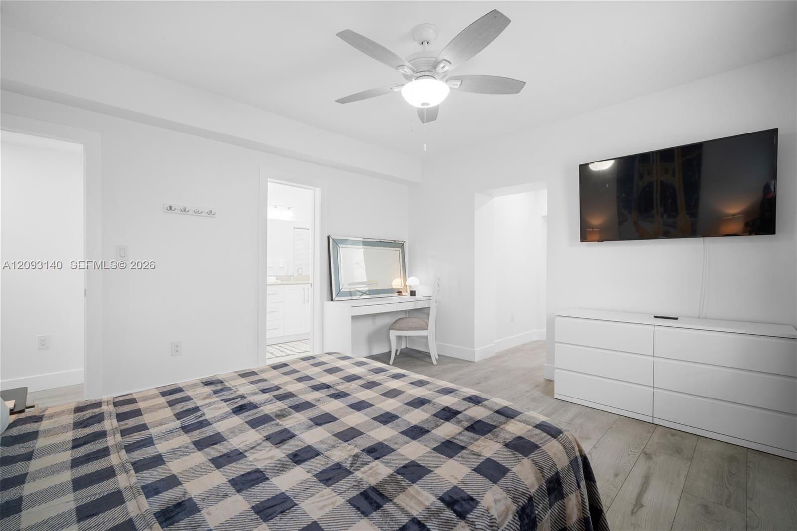   /  4151 sq. ft. $ 2026-10-01 0 foto