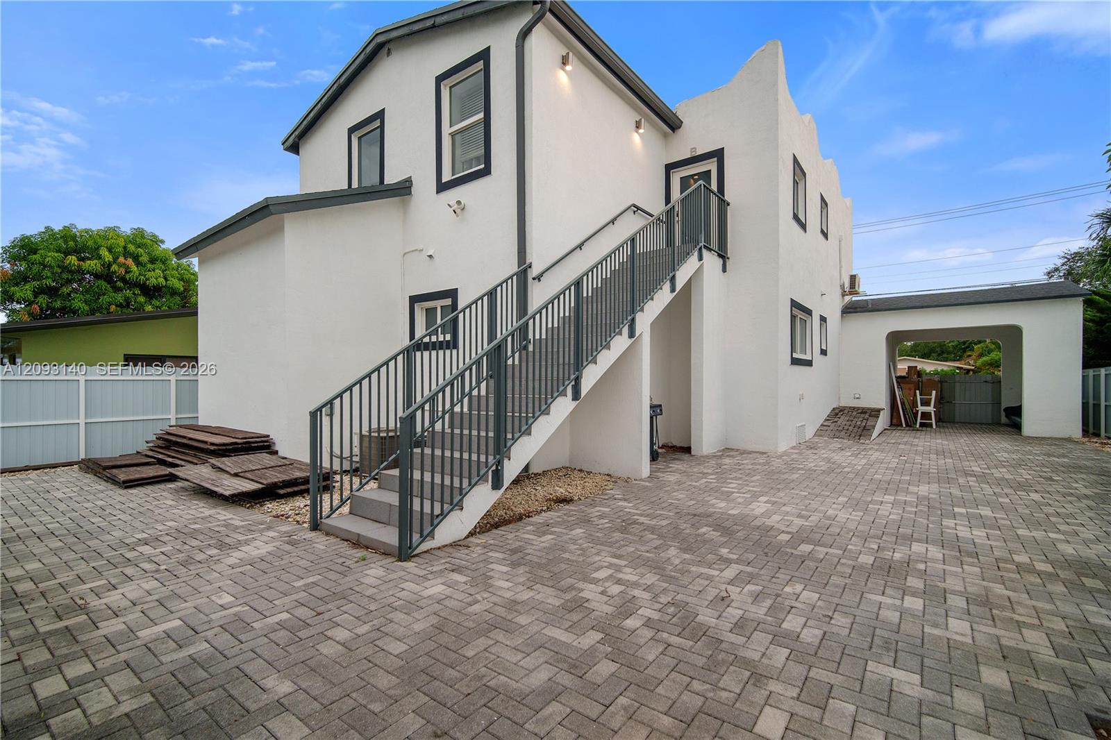   /  4151 sq. ft. $ 2026-10-01 0 foto