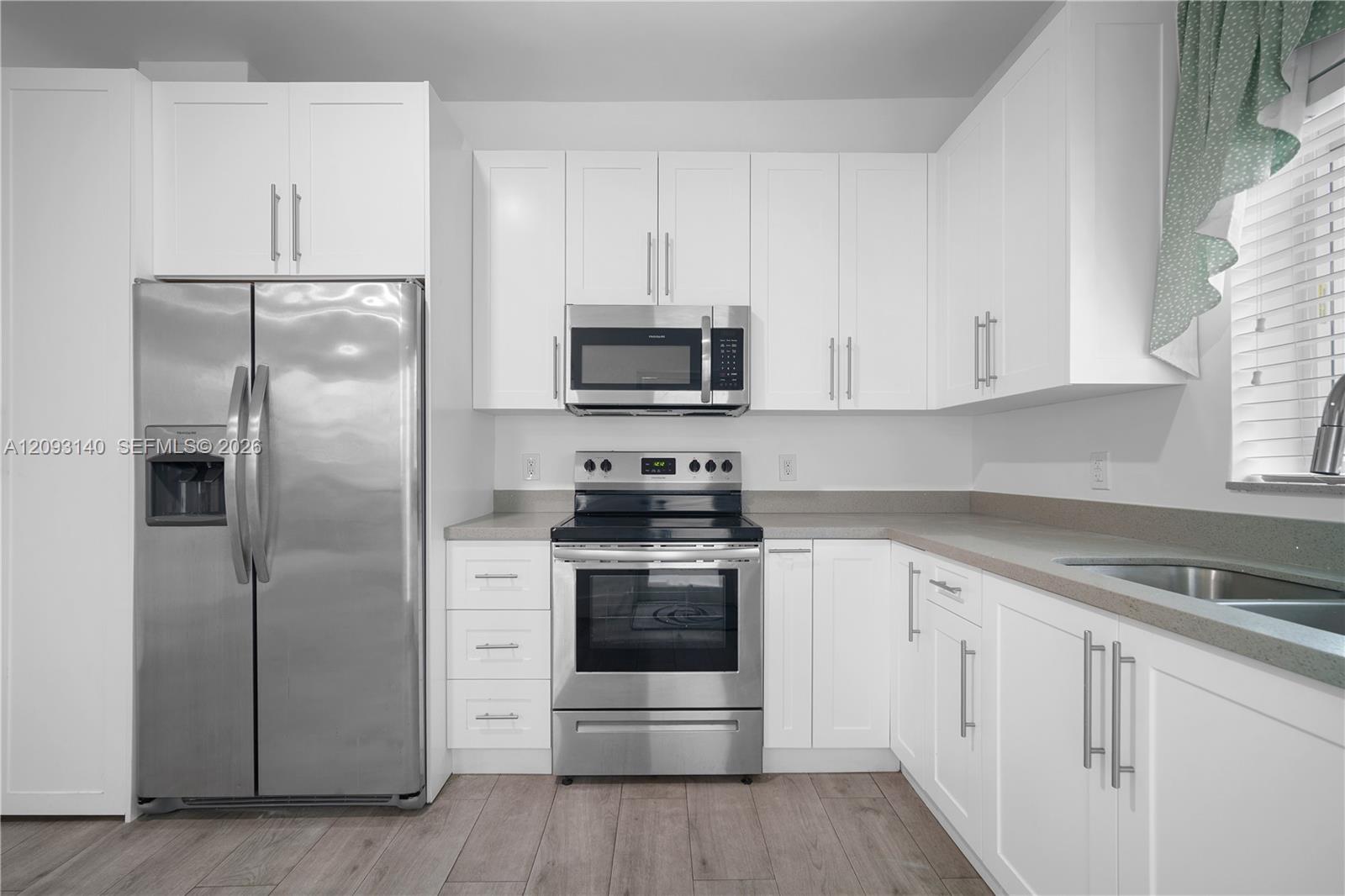   /  4151 sq. ft. $ 2026-10-01 0 foto