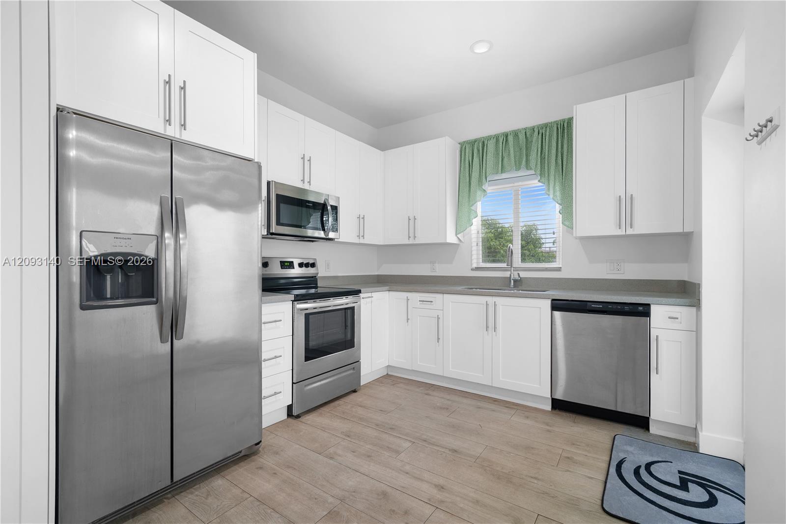   /  4151 sq. ft. $ 2026-10-01 0 foto