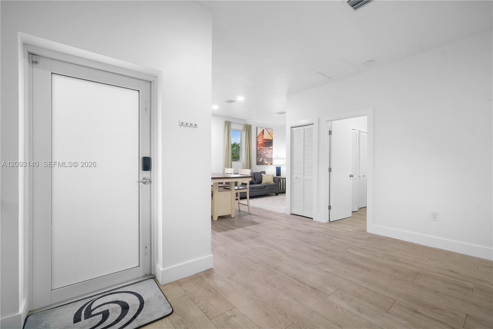   /  4151 sq. ft. $ 2026-10-01 0 foto