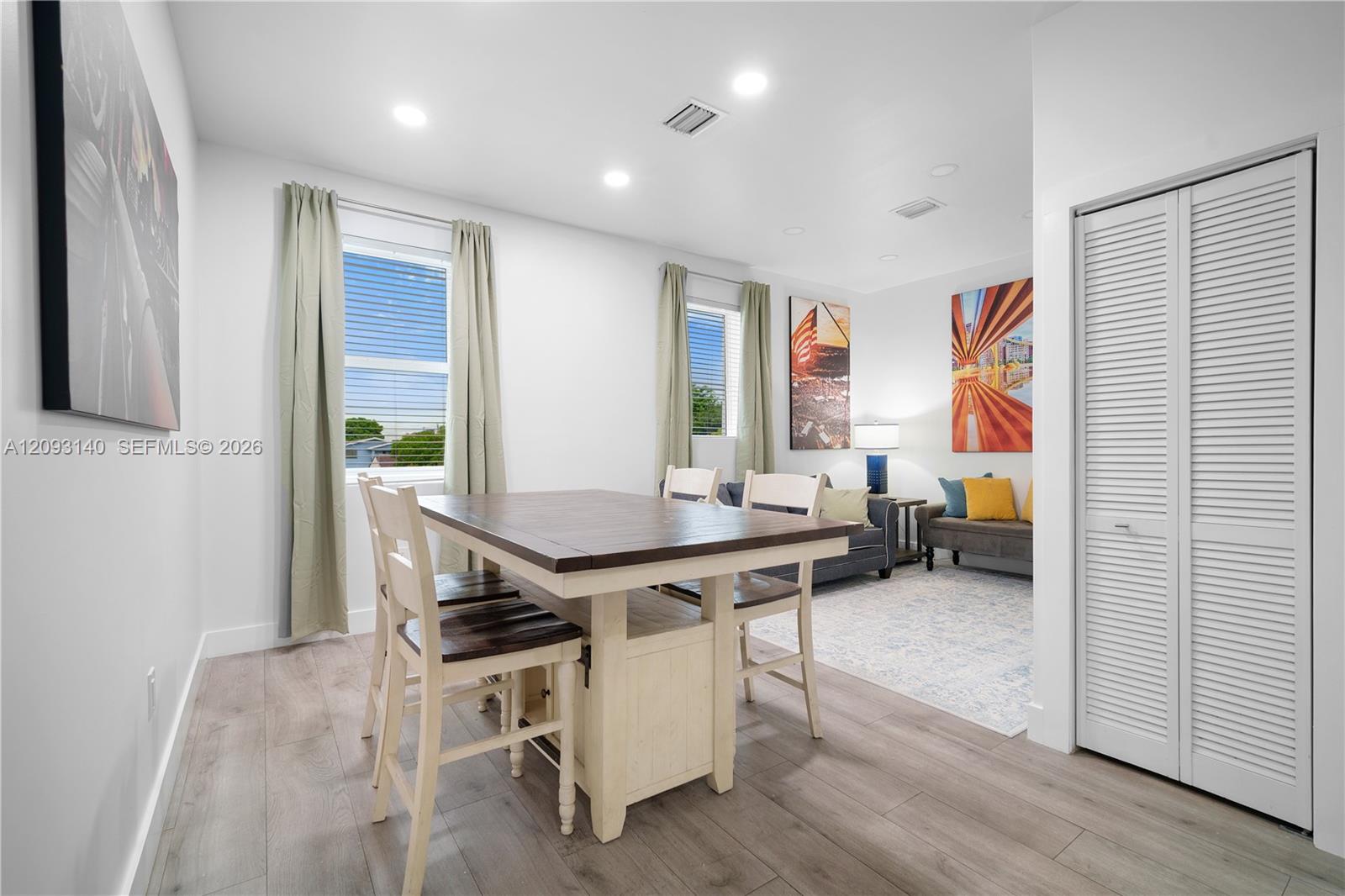   /  4151 sq. ft. $ 2026-10-01 0 foto