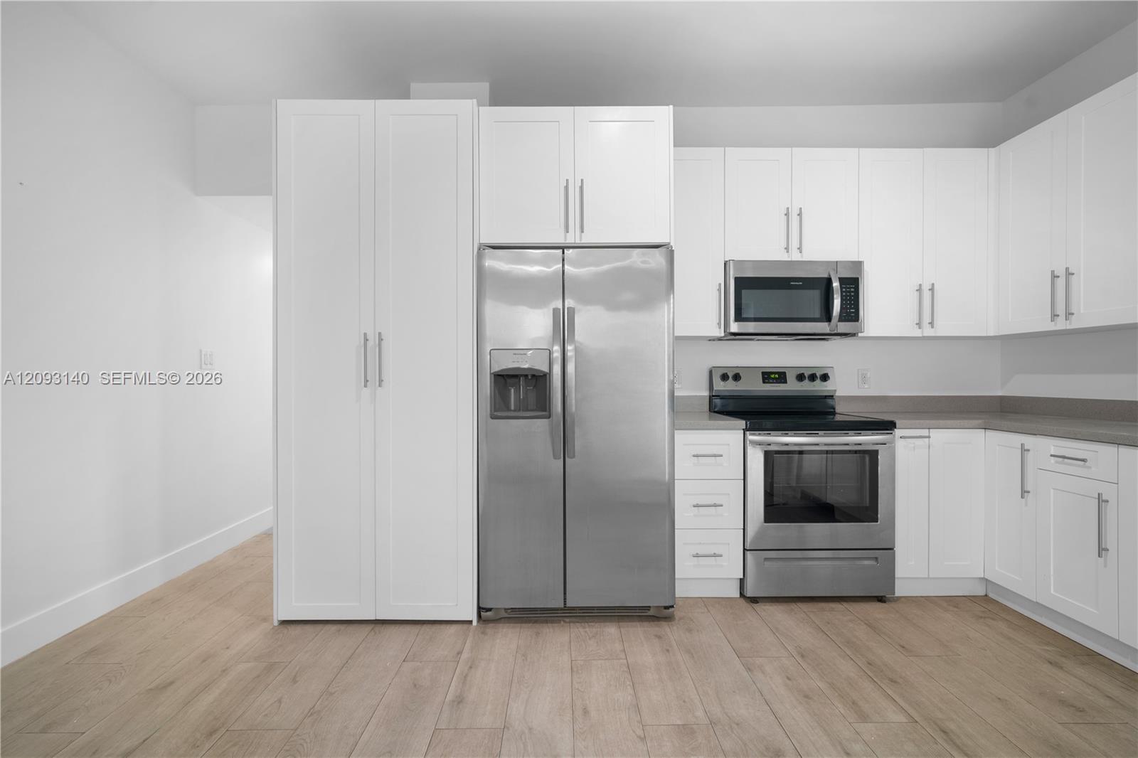   /  4151 sq. ft. $ 2026-10-01 0 foto