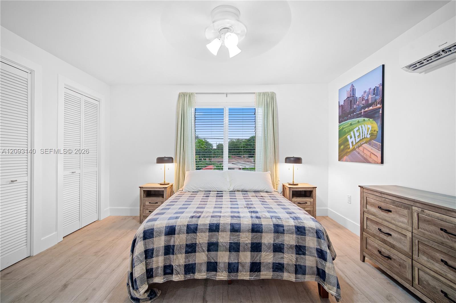   /  4151 sq. ft. $ 2026-10-01 0 foto