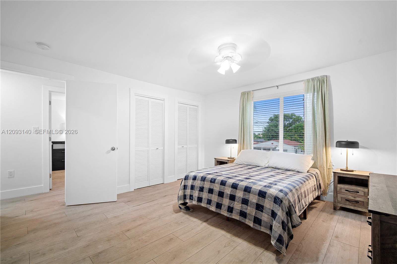   /  4151 sq. ft. $ 2026-10-01 0 foto