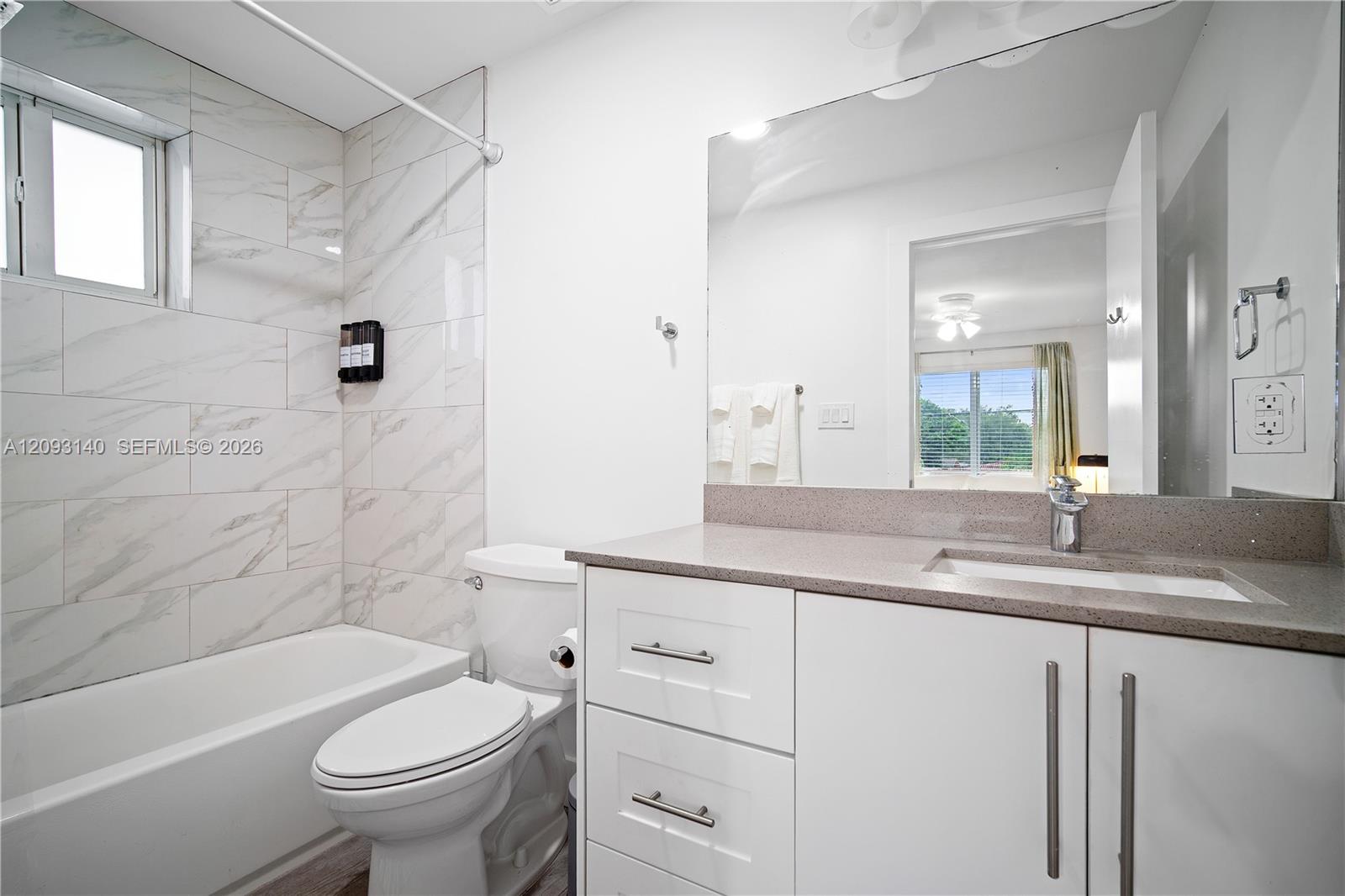  /  4151 sq. ft. $ 2026-10-01 0 foto