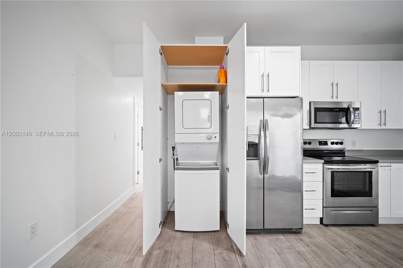  /  4151 sq. ft. $ 2026-10-01 0 foto