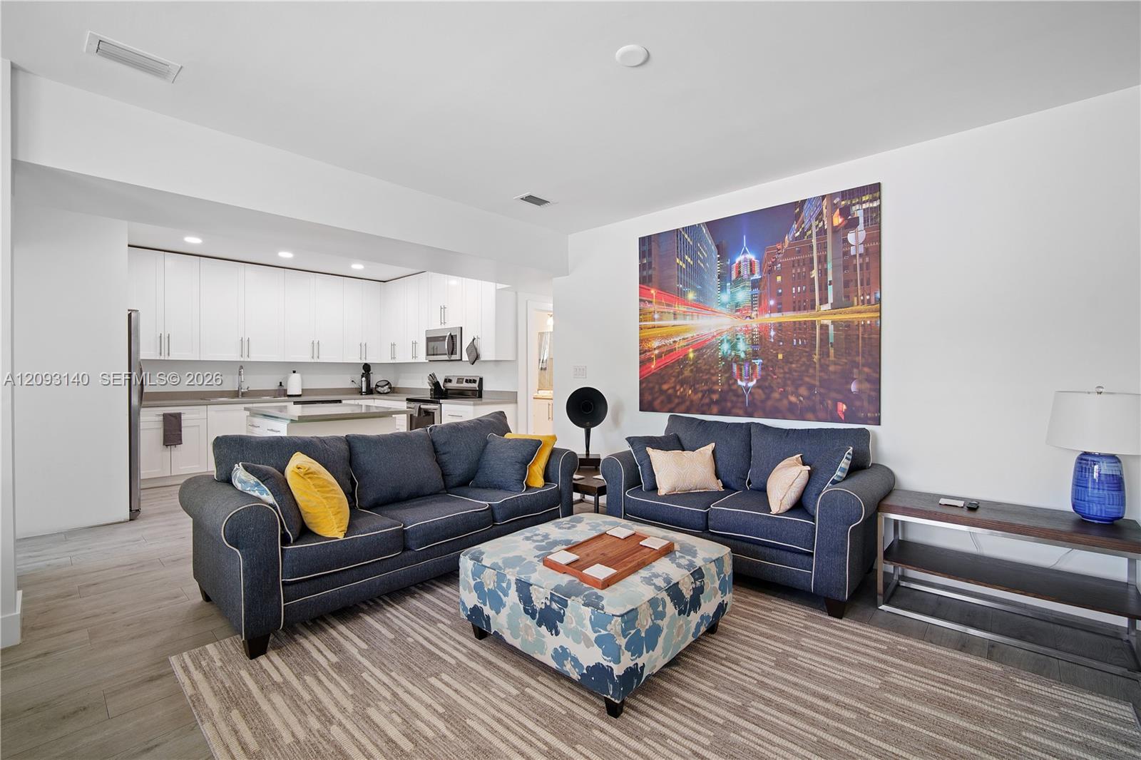   /  4151 sq. ft. $ 2026-10-01 0 foto