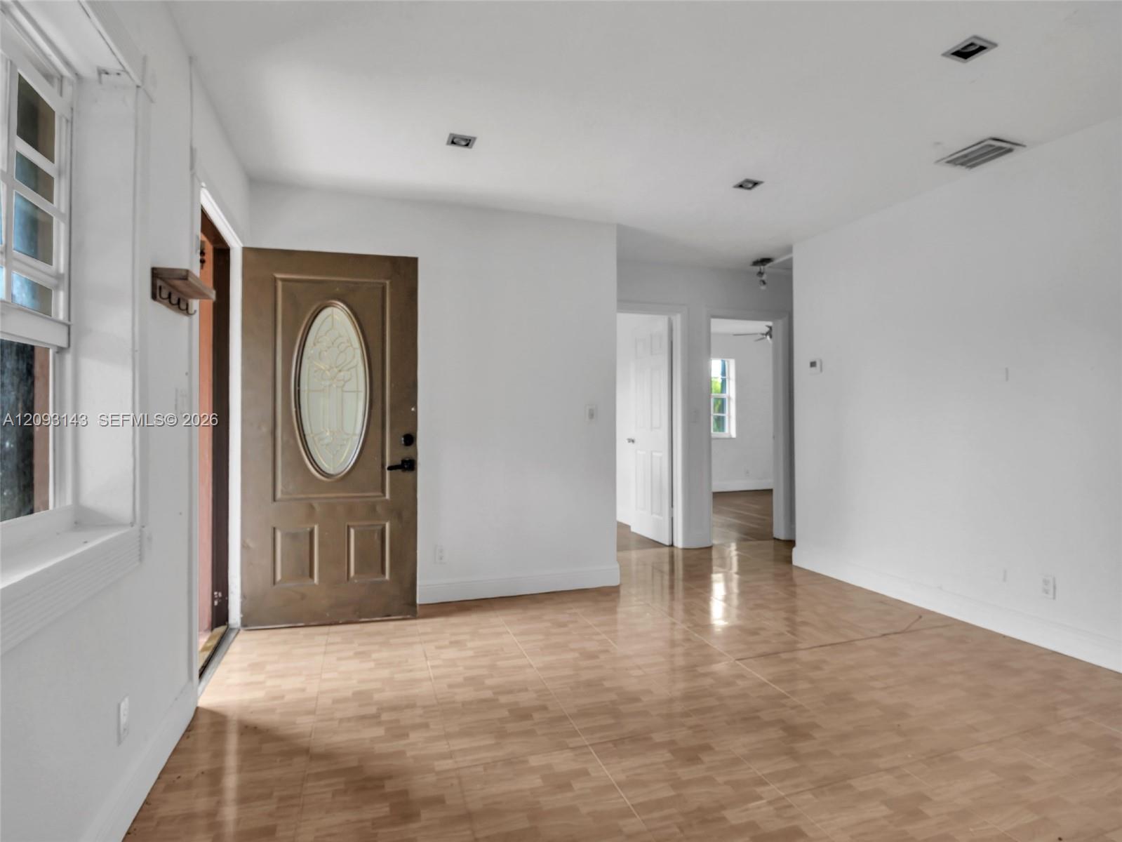   /  1593 sq. ft. $ 2026-09-21 0 foto