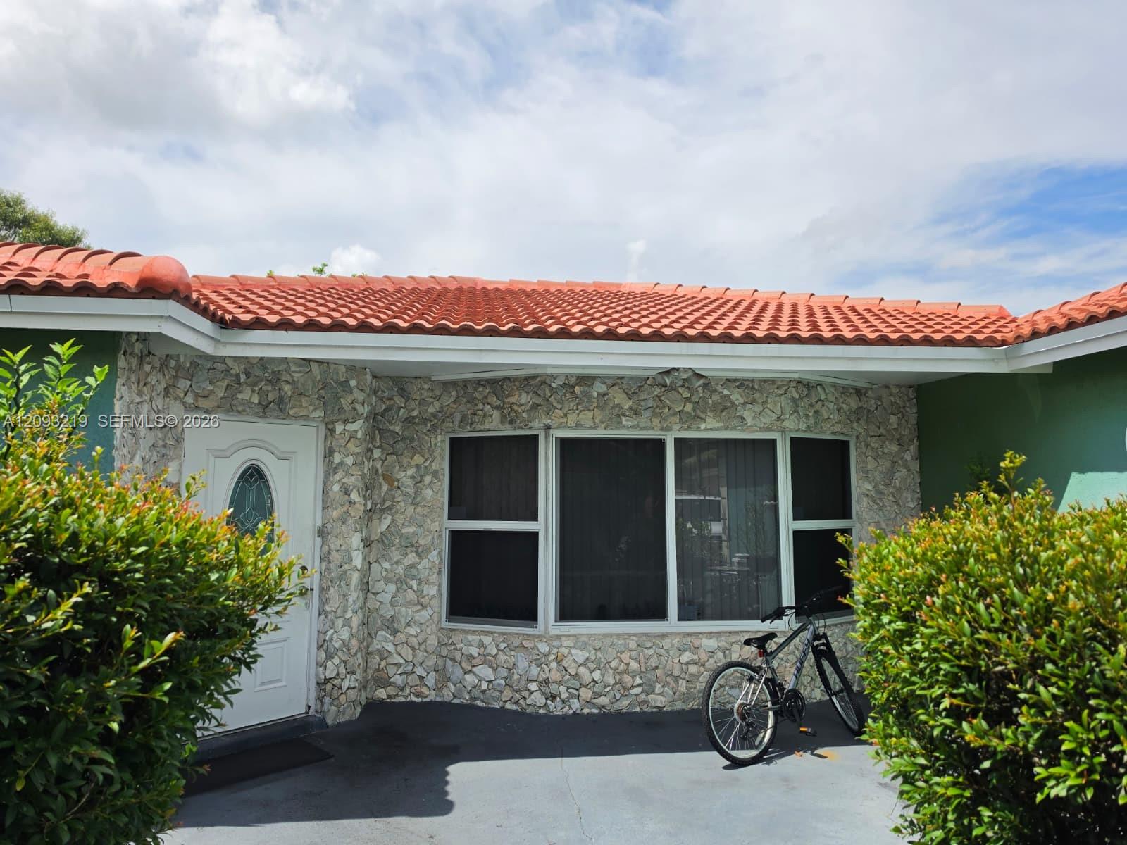 Ver detalles 820 3 / 2 1738 sq. ft. $ 2026-09-21 0 foto