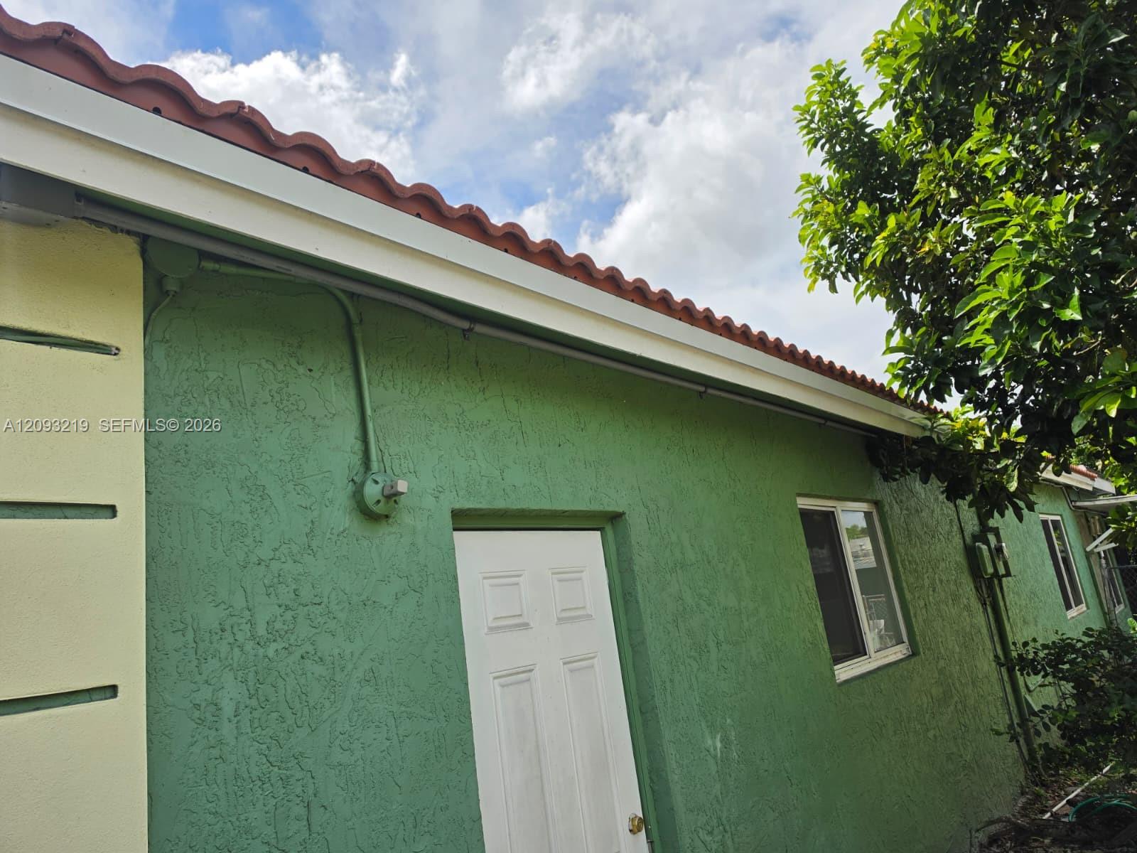 Ver detalles 820 3 / 2 1738 sq. ft. $ 2026-09-21 0 foto