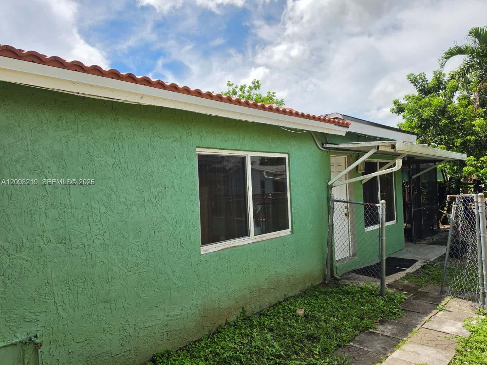 Ver detalles 820 3 / 2 1738 sq. ft. $ 2026-09-21 0 foto