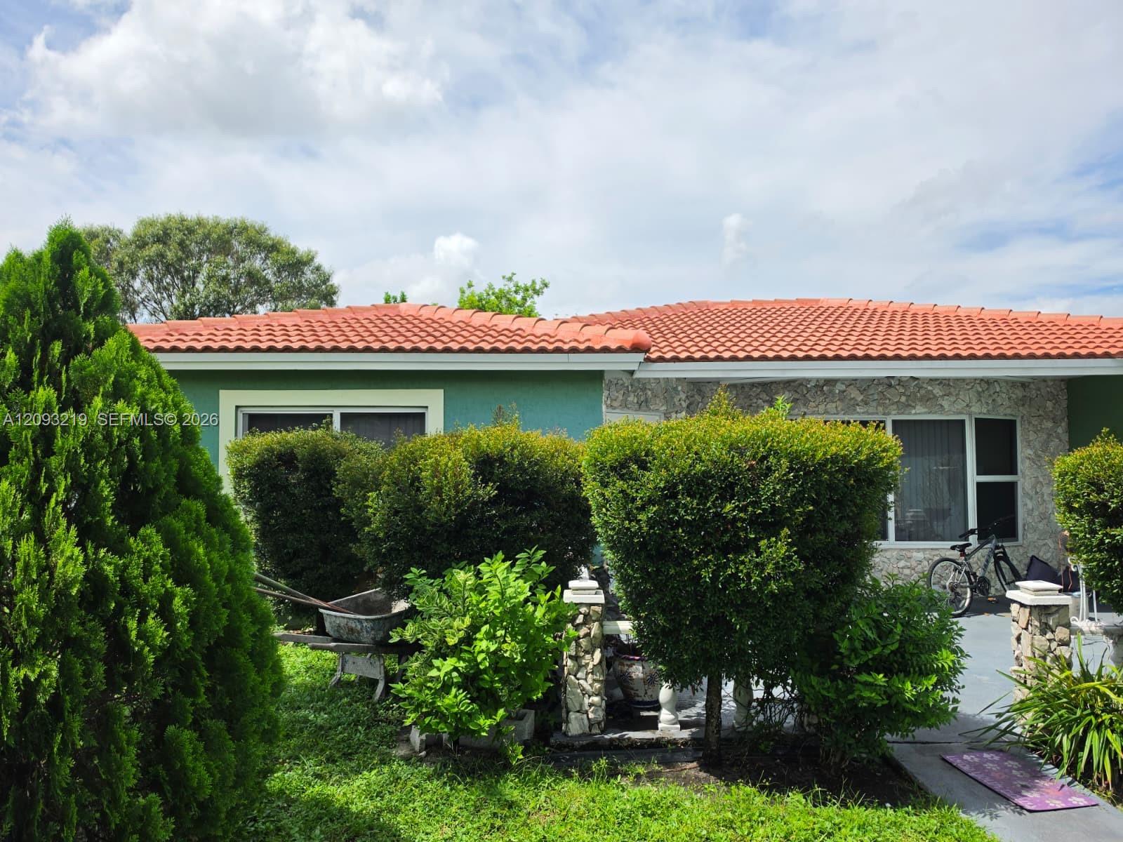 Ver detalles 820 3 / 2 1738 sq. ft. $ 2026-09-21 0 foto