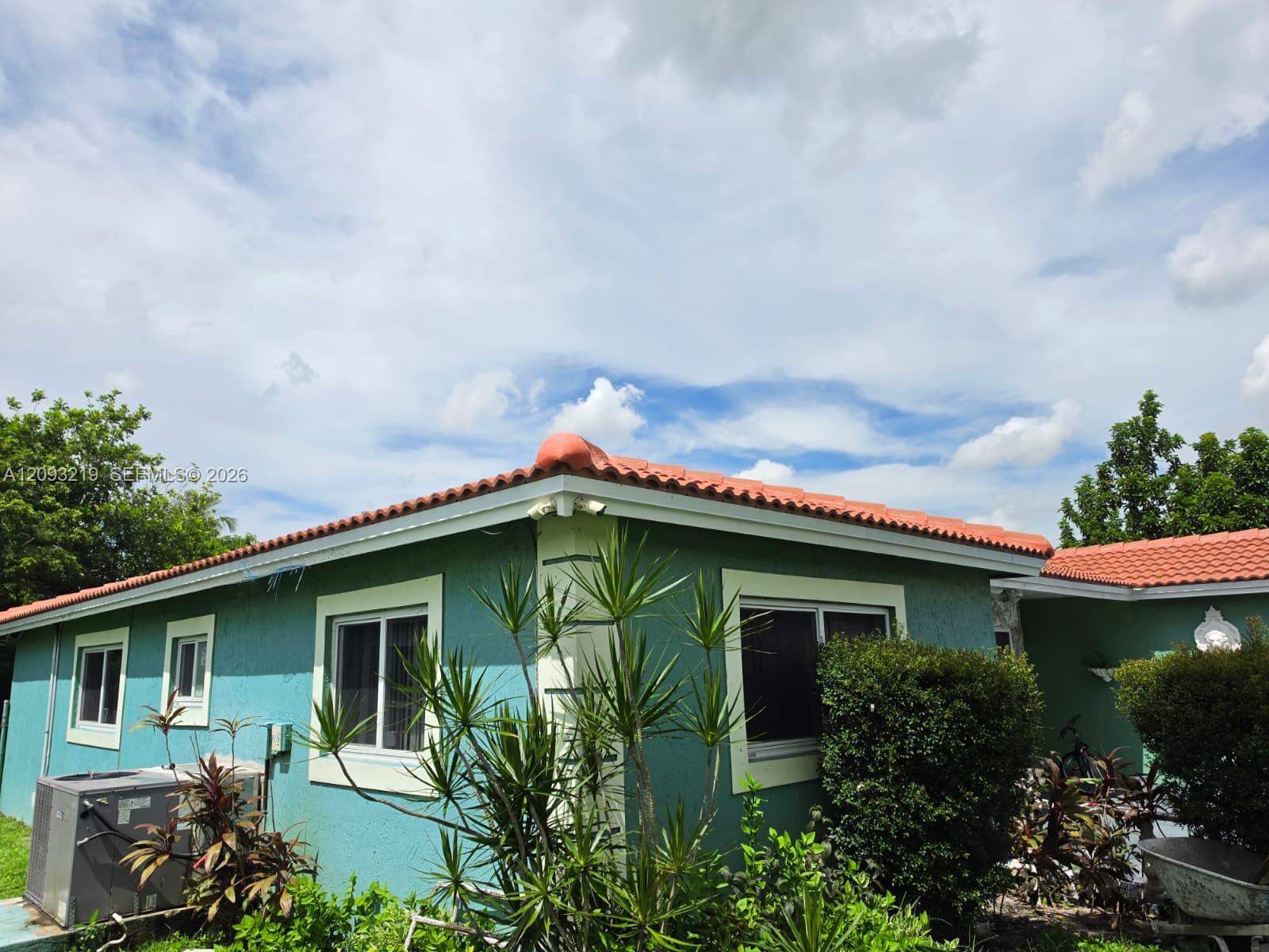 Ver detalles 820 3 / 2 1738 sq. ft. $ 2026-09-21 0 foto