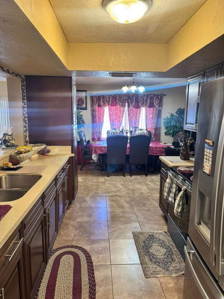 Ver detalles 820 3 / 2 1738 sq. ft. $ 2026-09-21 0 foto