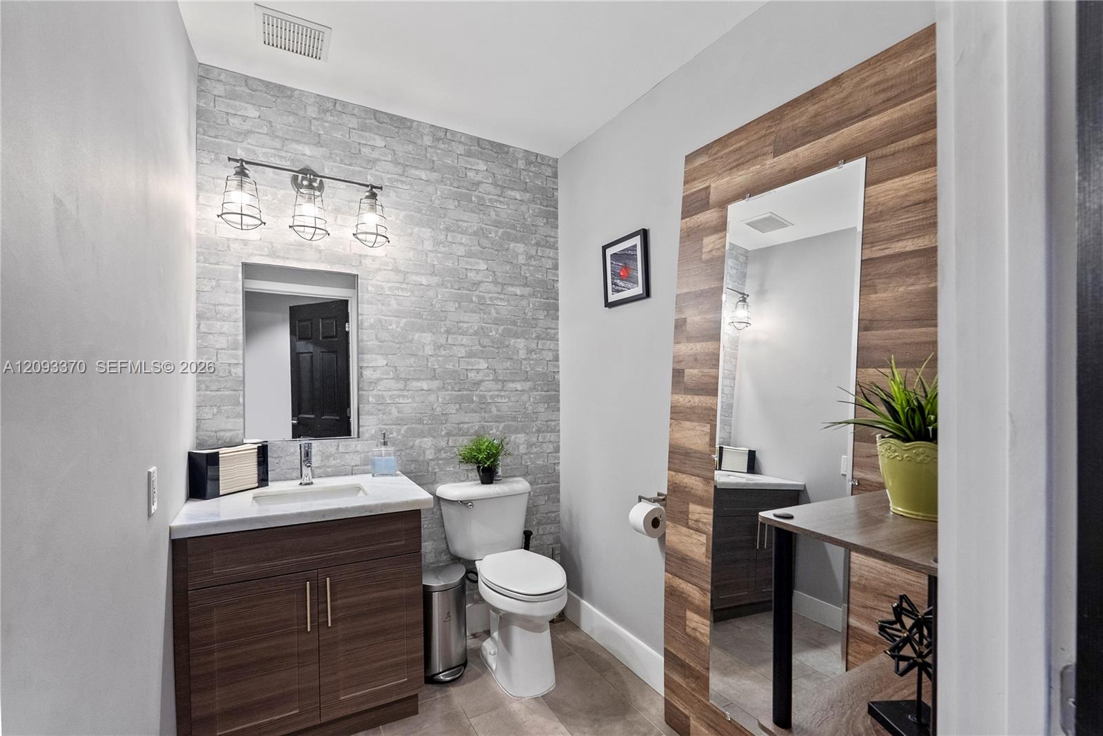 See details 10 / sq. ft. $ 2026-09-22 0 Photo