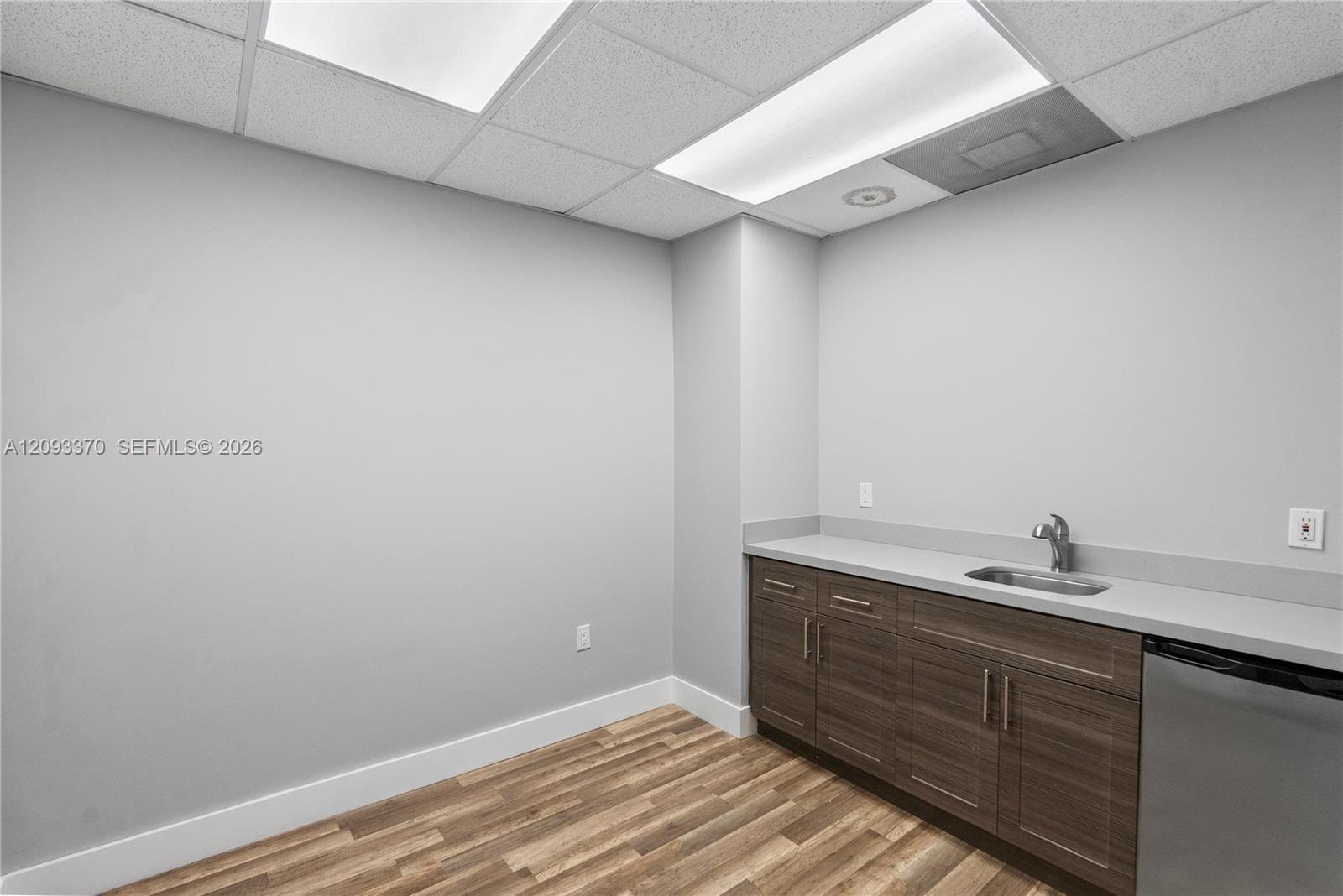 See details 10 / sq. ft. $ 2026-09-22 0 Photo