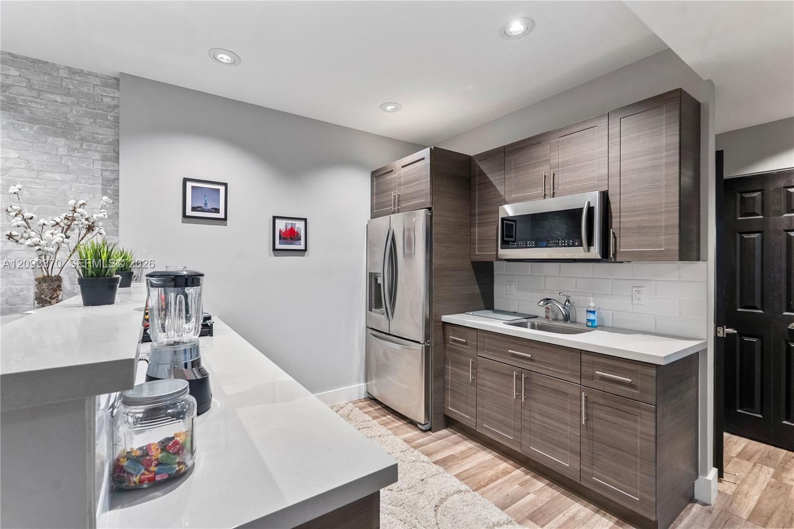 See details 10 / sq. ft. $ 2026-09-22 0 Photo